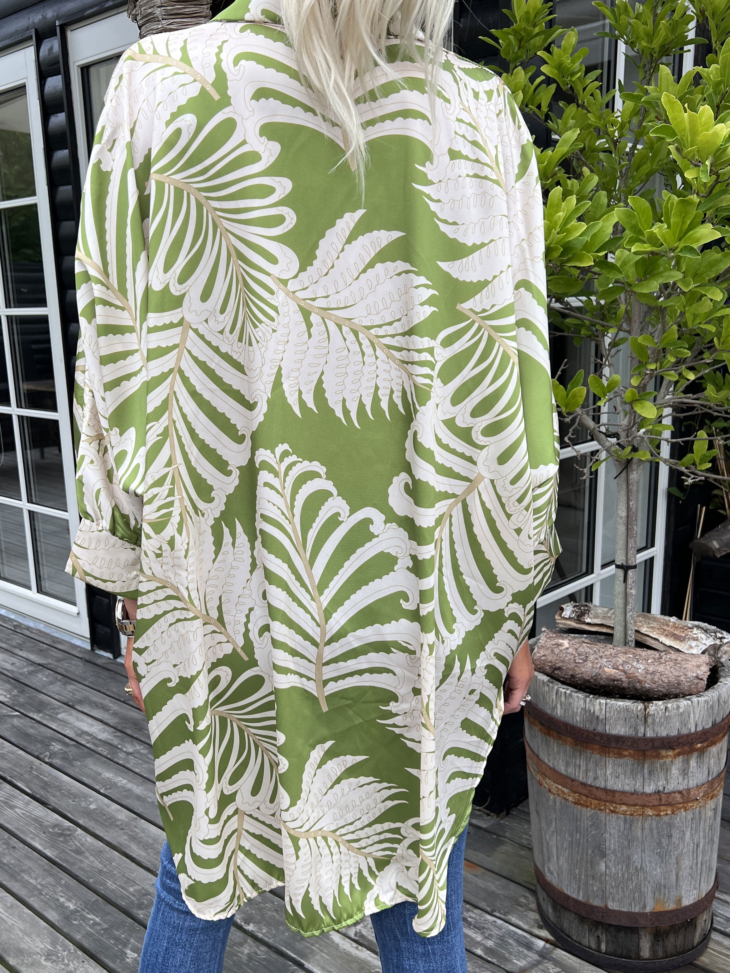 Wilma - Sød mønstret skjortekjole i silkelook