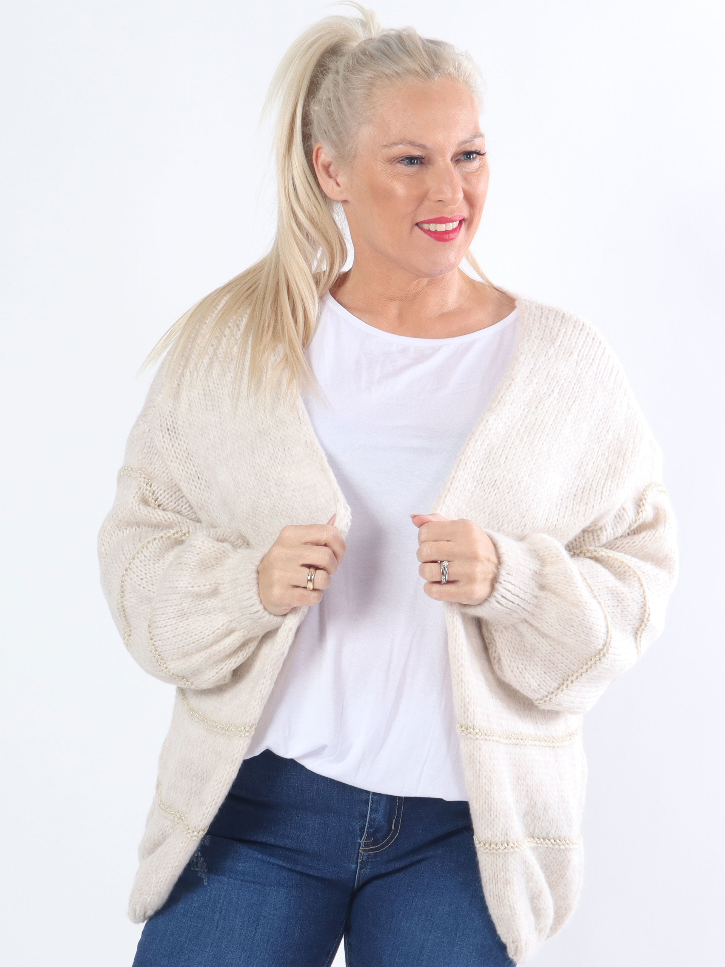 Yanira - Strikket plus size cardigan med guldstriber