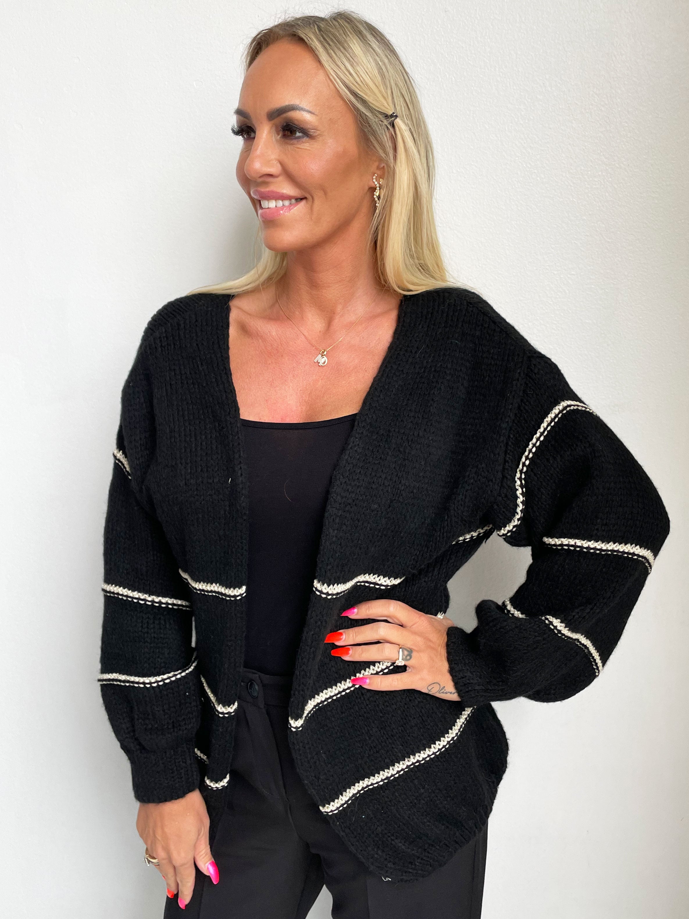 Yanira - Strikket cardigan med guldstriber