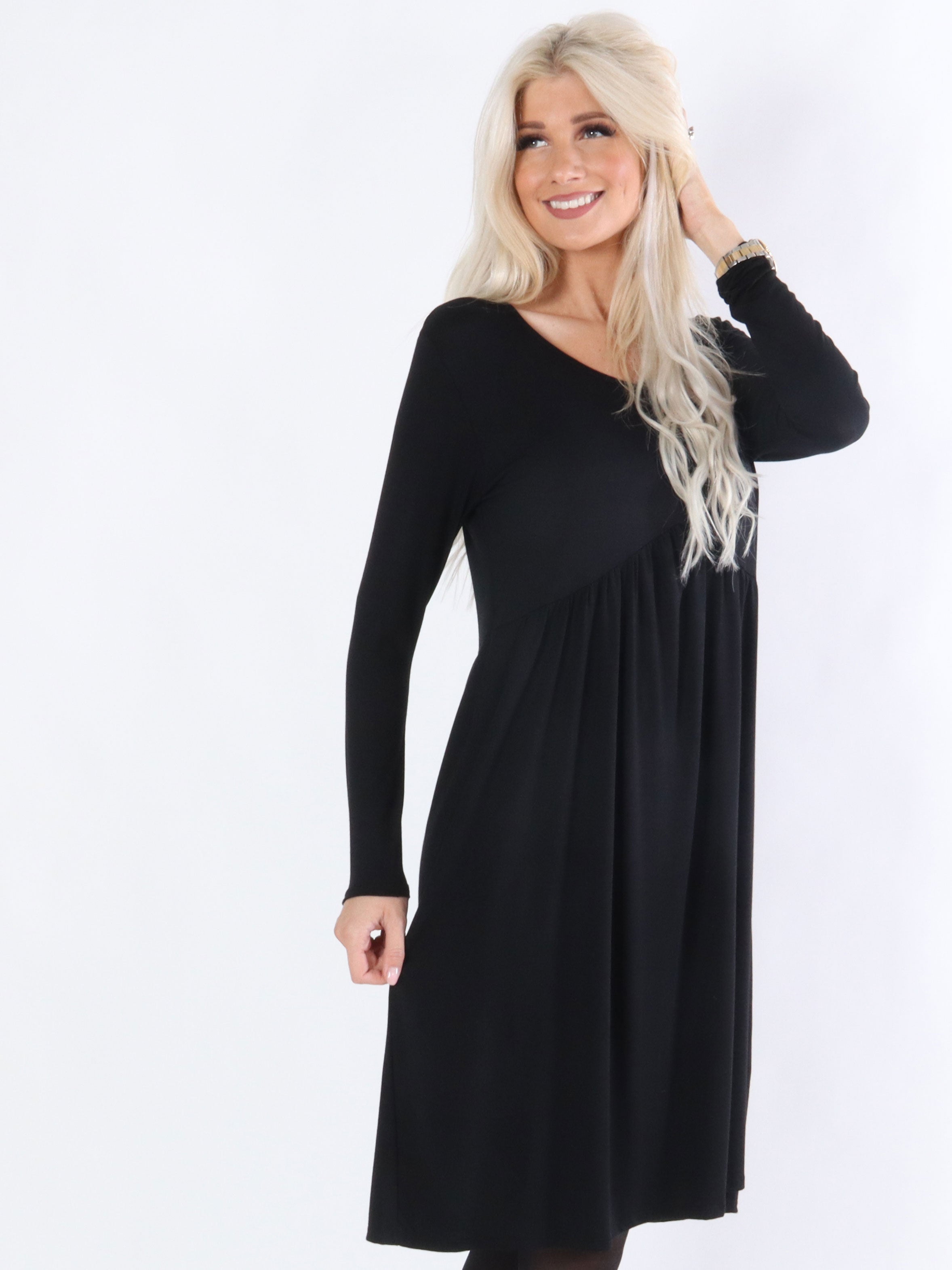 Yolanda - Basic kjole med syning under brystet