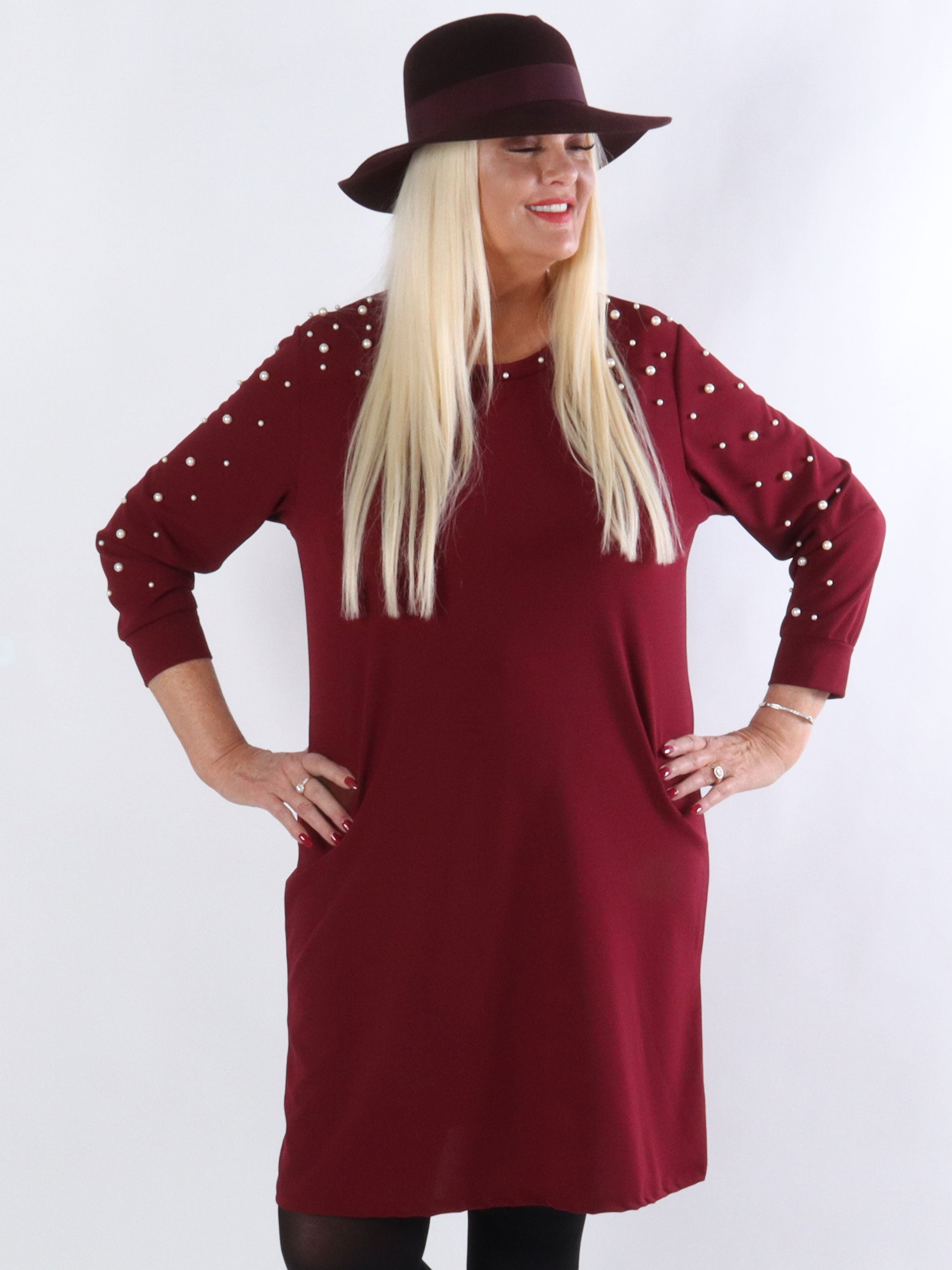 Yrsa - Langærmet kjole med hvide perler