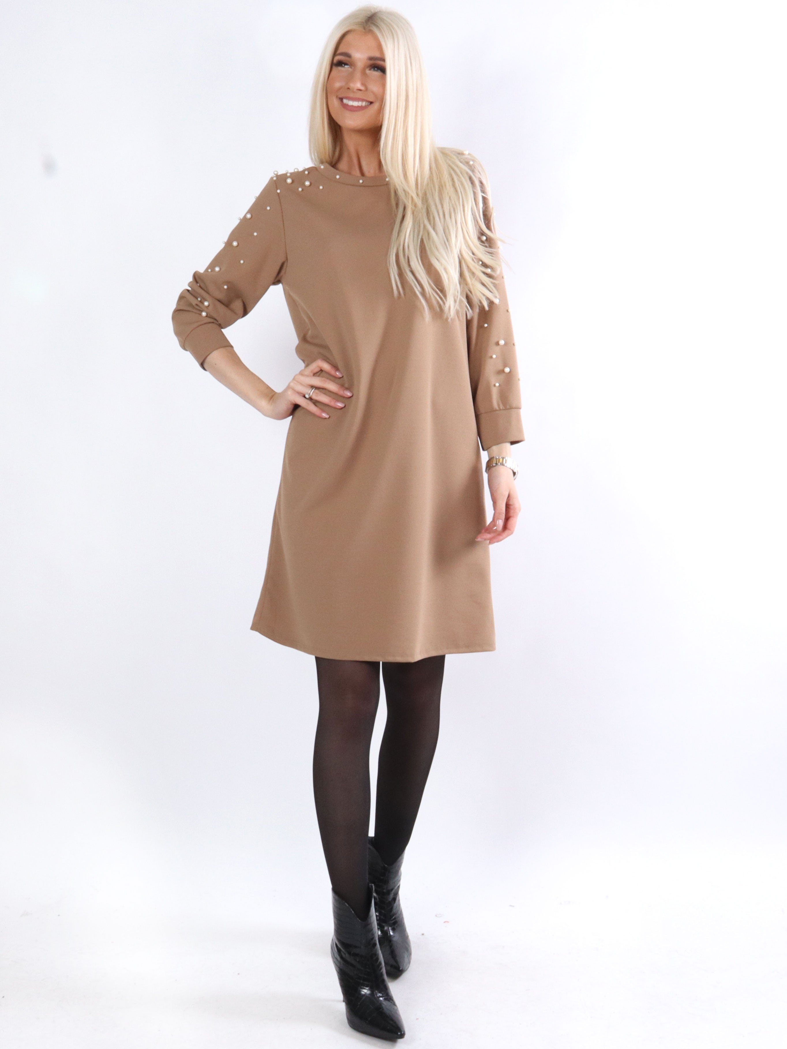 Yrsa - Langærmet kjole med hvide perler