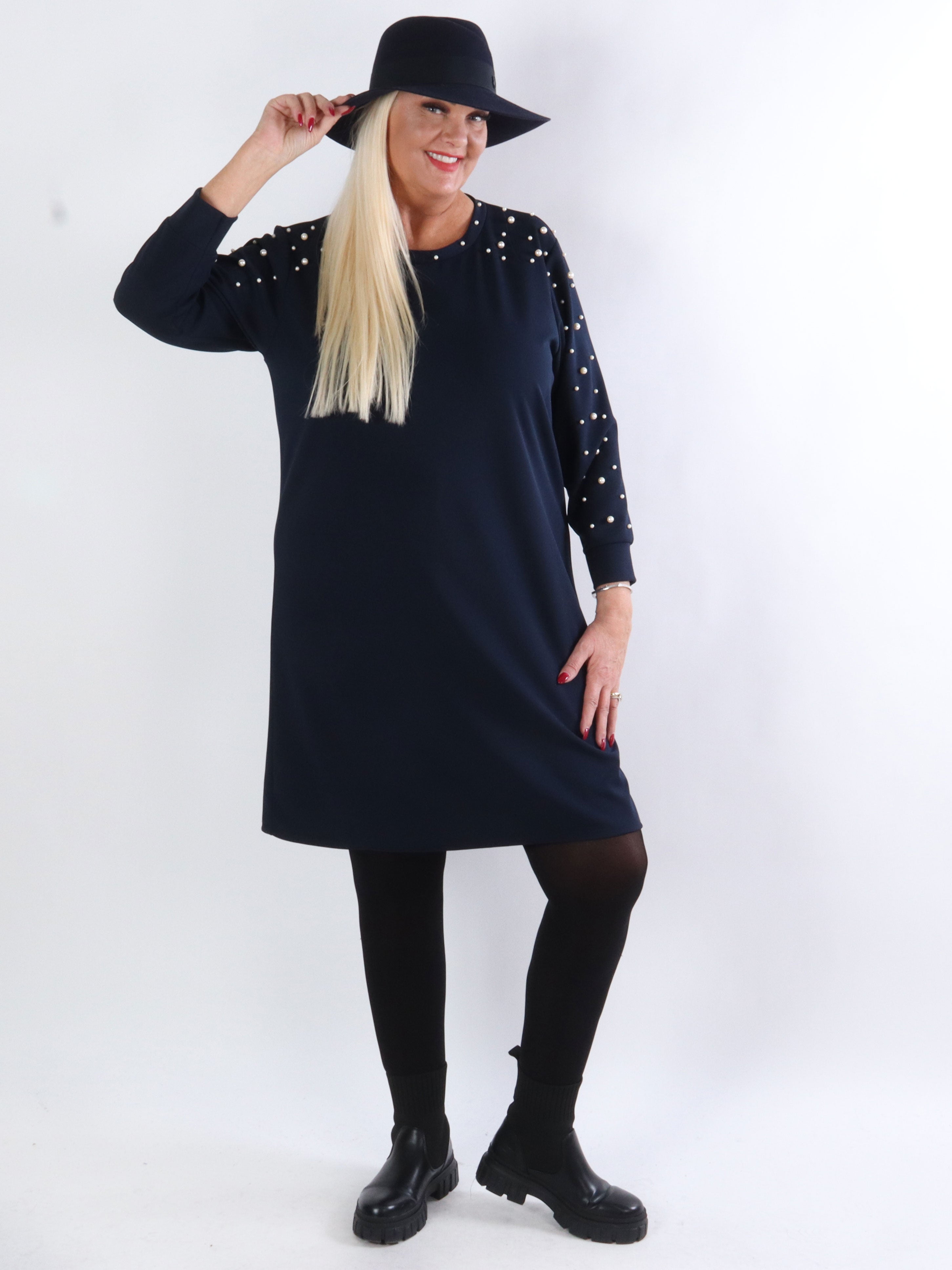 Yrsa - Langærmet kjole med hvide perler