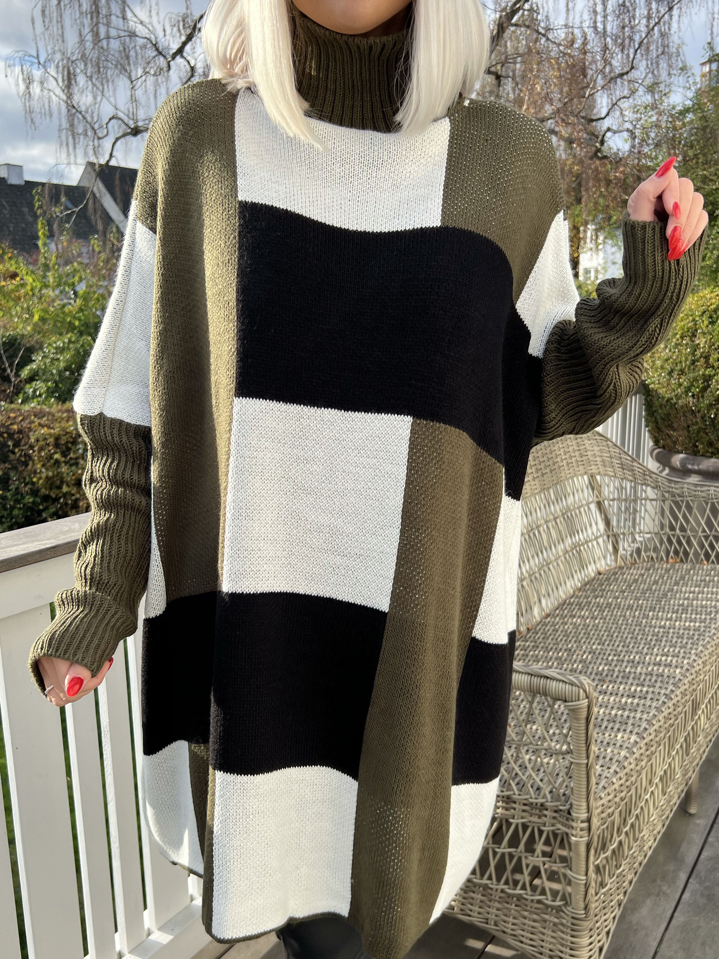 Yulia - Fin Plus size strik med tern i flotte farver