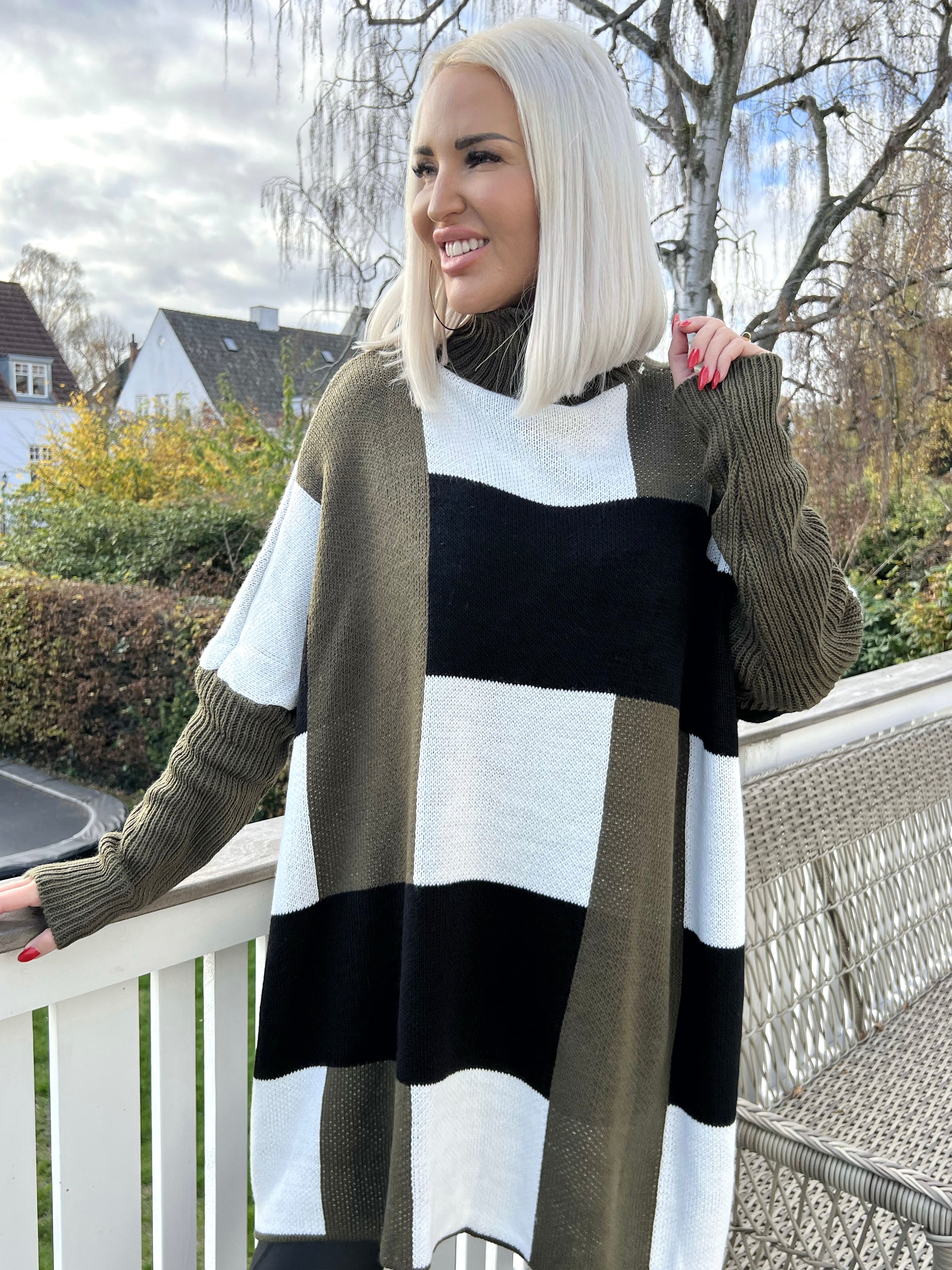 Yulia - Fin Plus size strik med tern i flotte farver