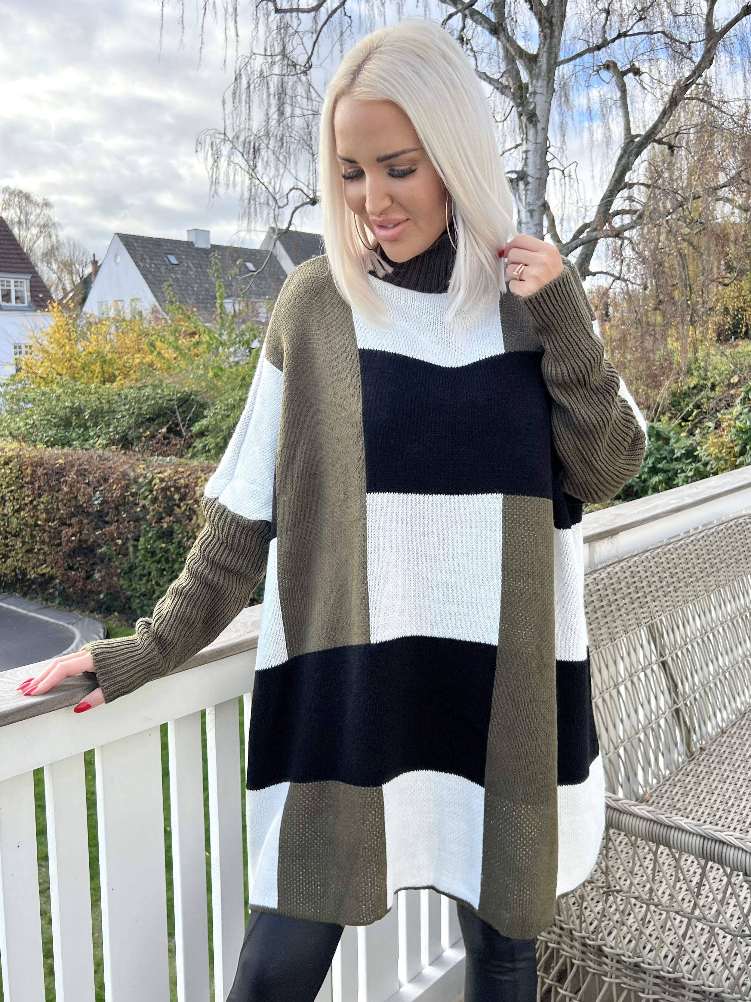 Yulia - Fin Plus size strik med tern i flotte farver