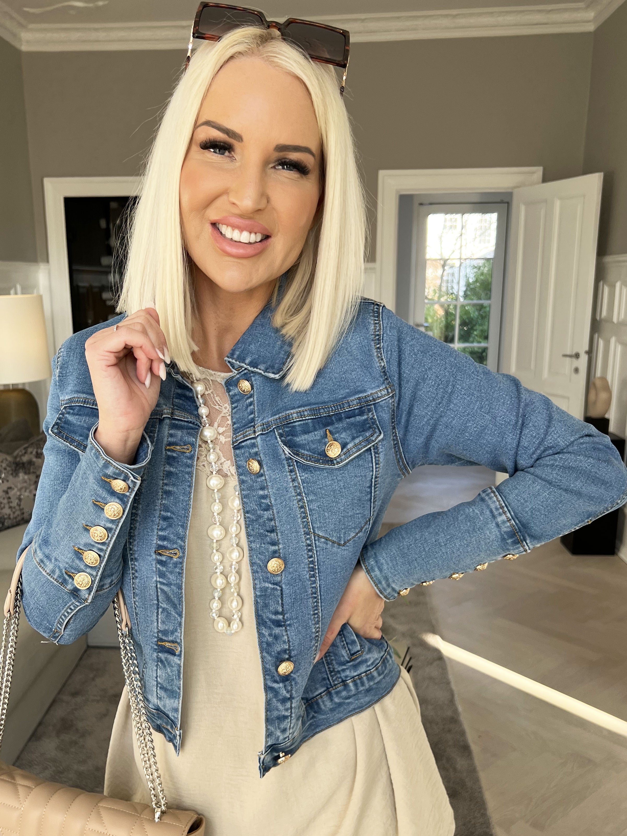 Yuri - Denim jakke pyntet med guldknapper