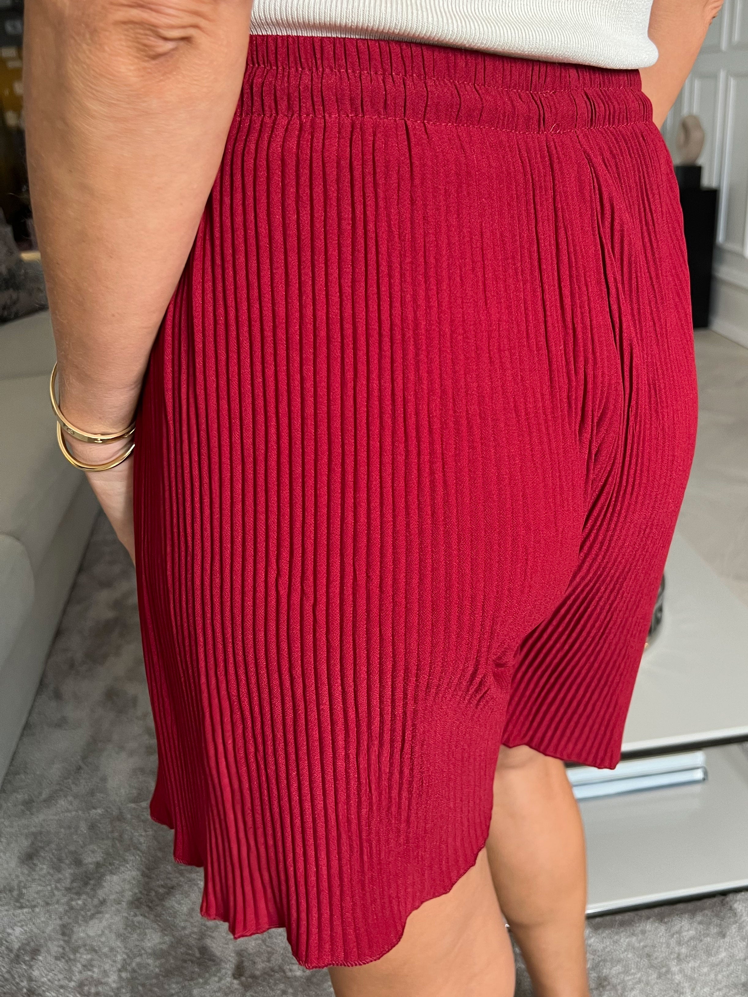 Yvonne - Simple løse shorts med plisseringer