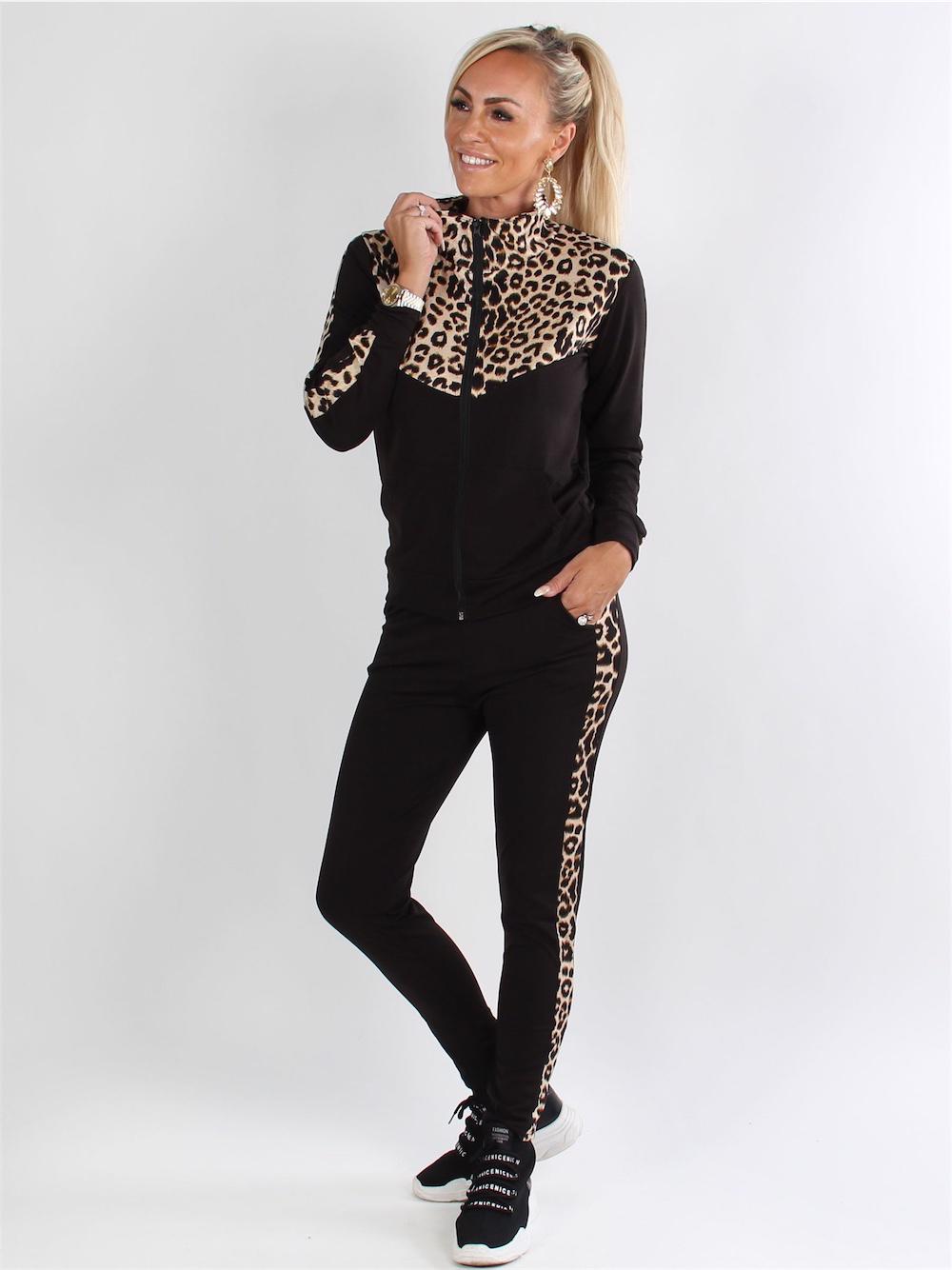Zamera - Sort joggingsæt med fede leoparddetaljer