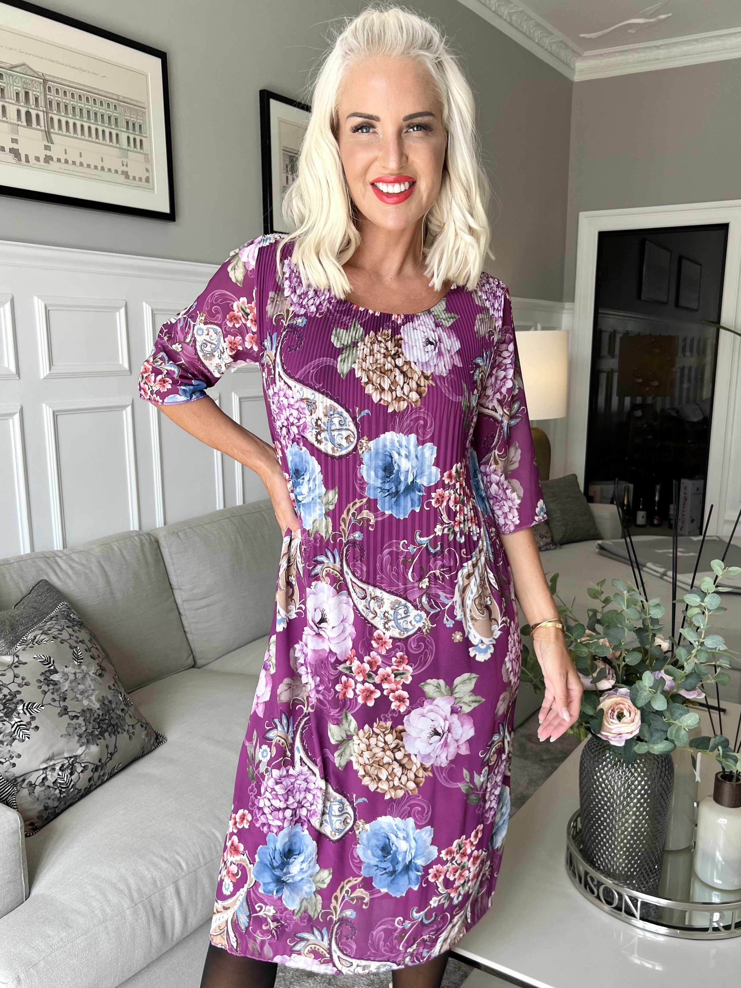 Zion Flower - Plisseret kjole med blomsterprint