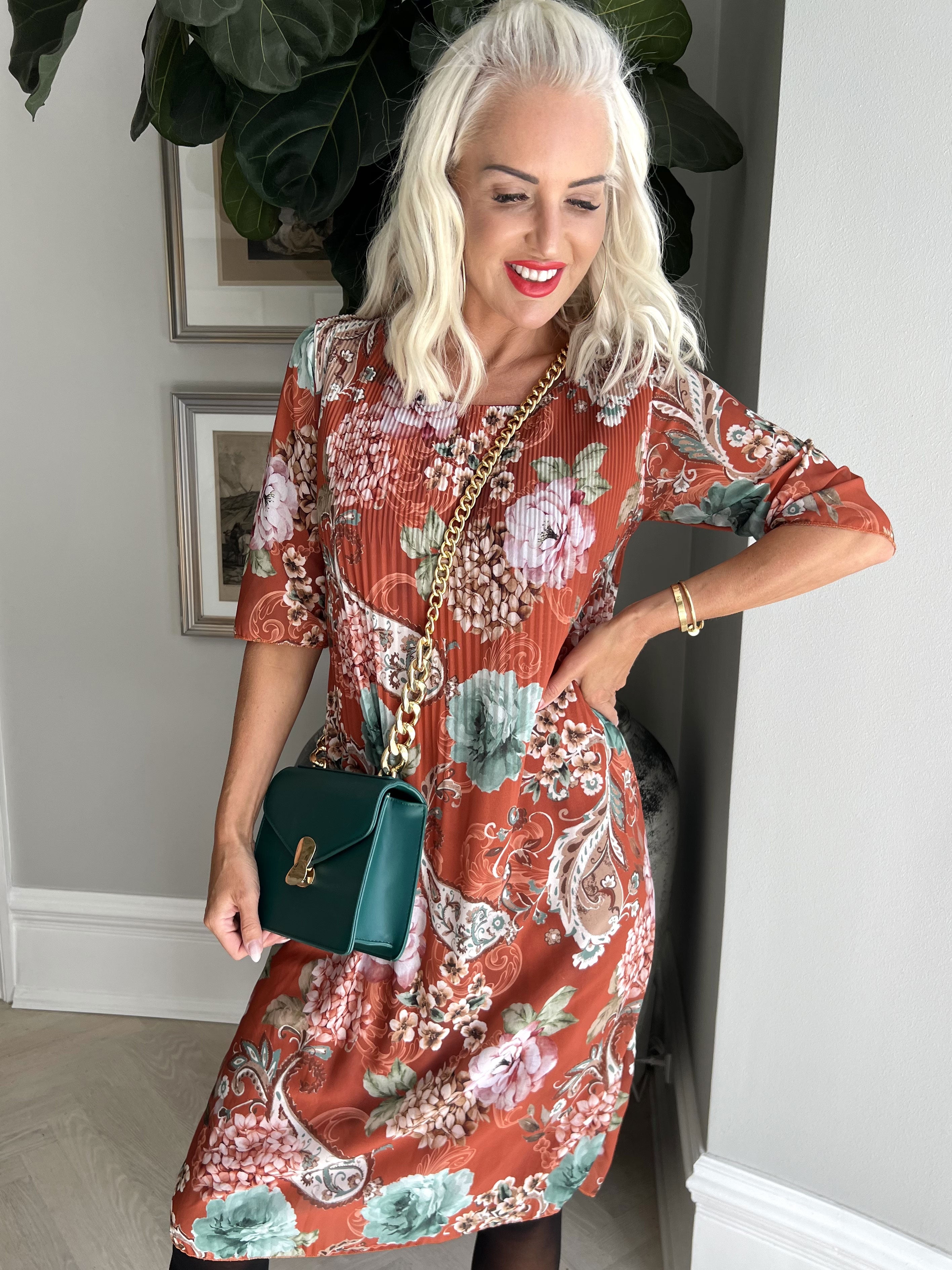 Zion Flower - Plisseret kjole med blomsterprint