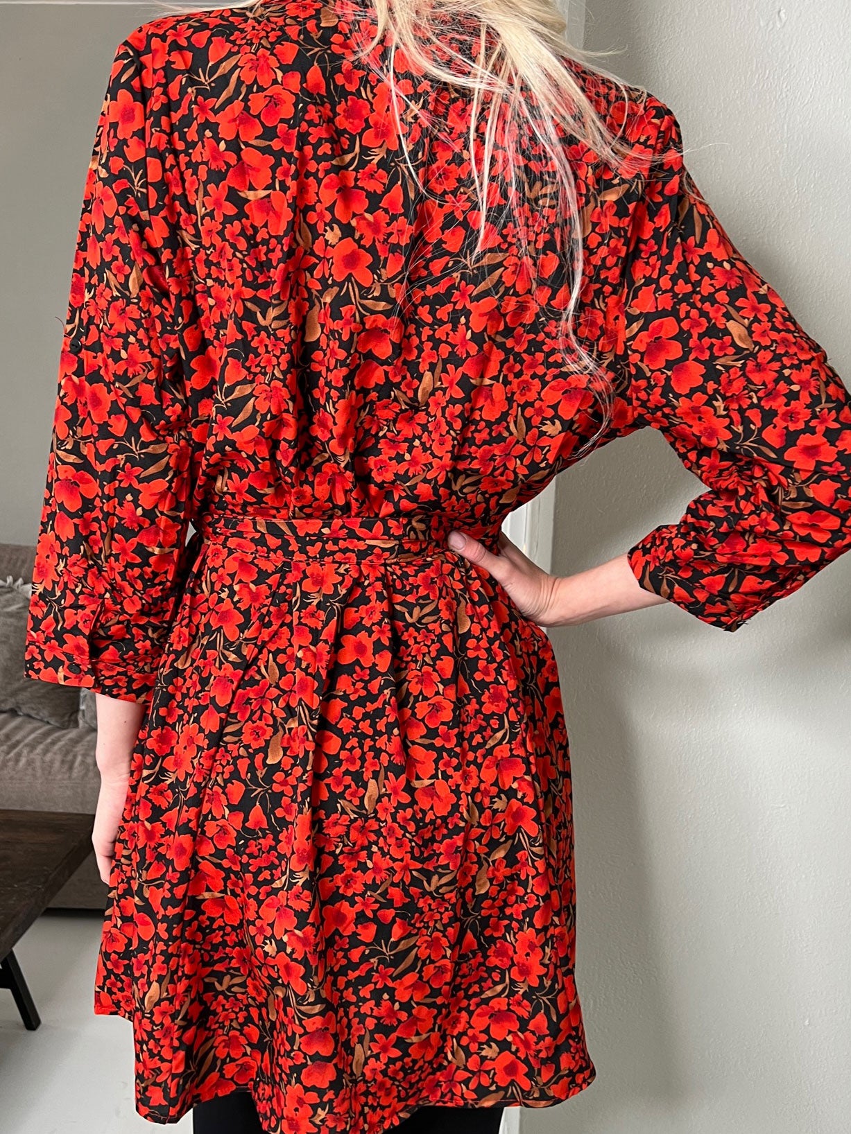 Zira - Sød blomstret skjortekjole