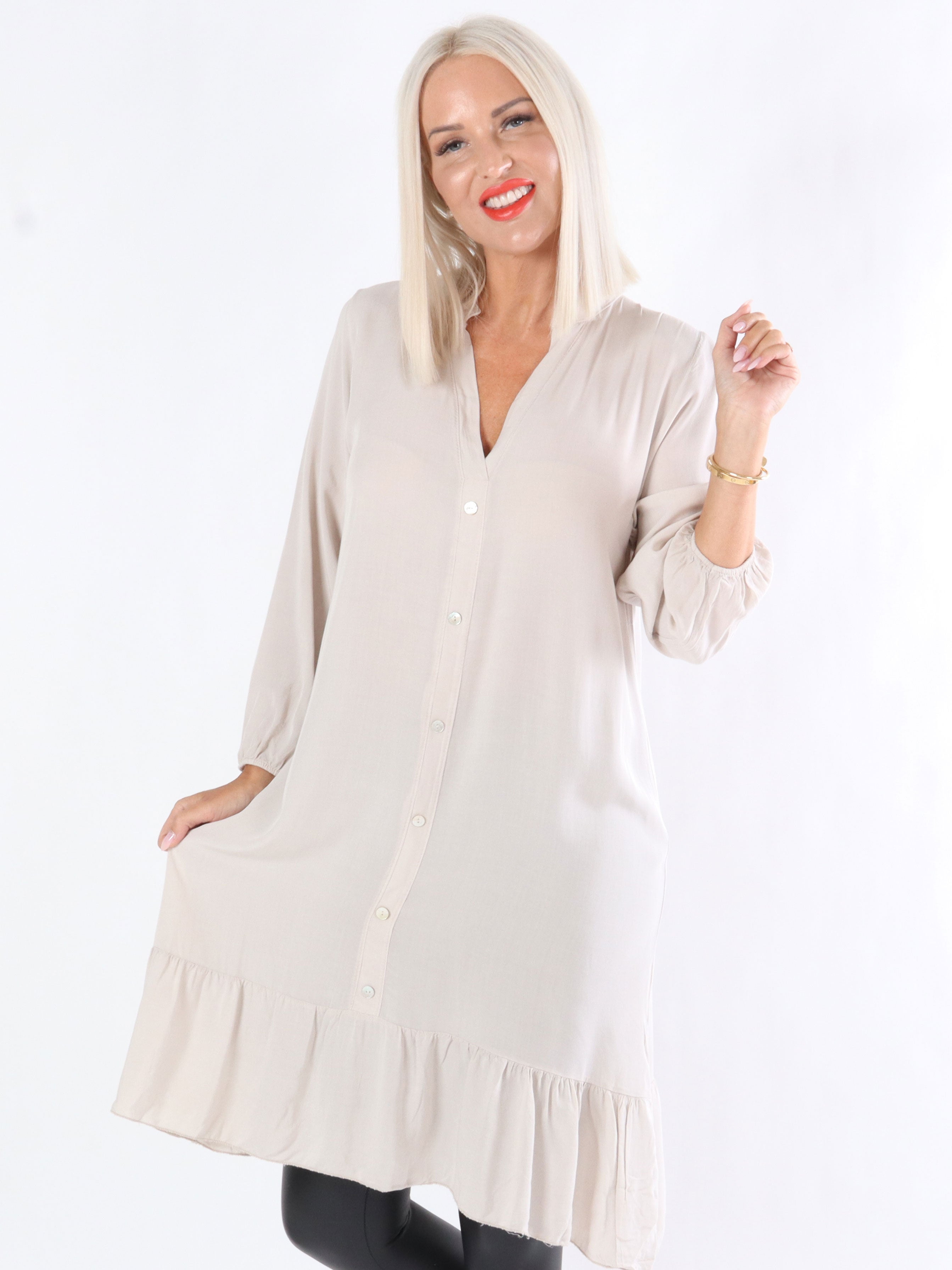 Zoe - Armygrøn skjortekjole i let stof med flæsekant