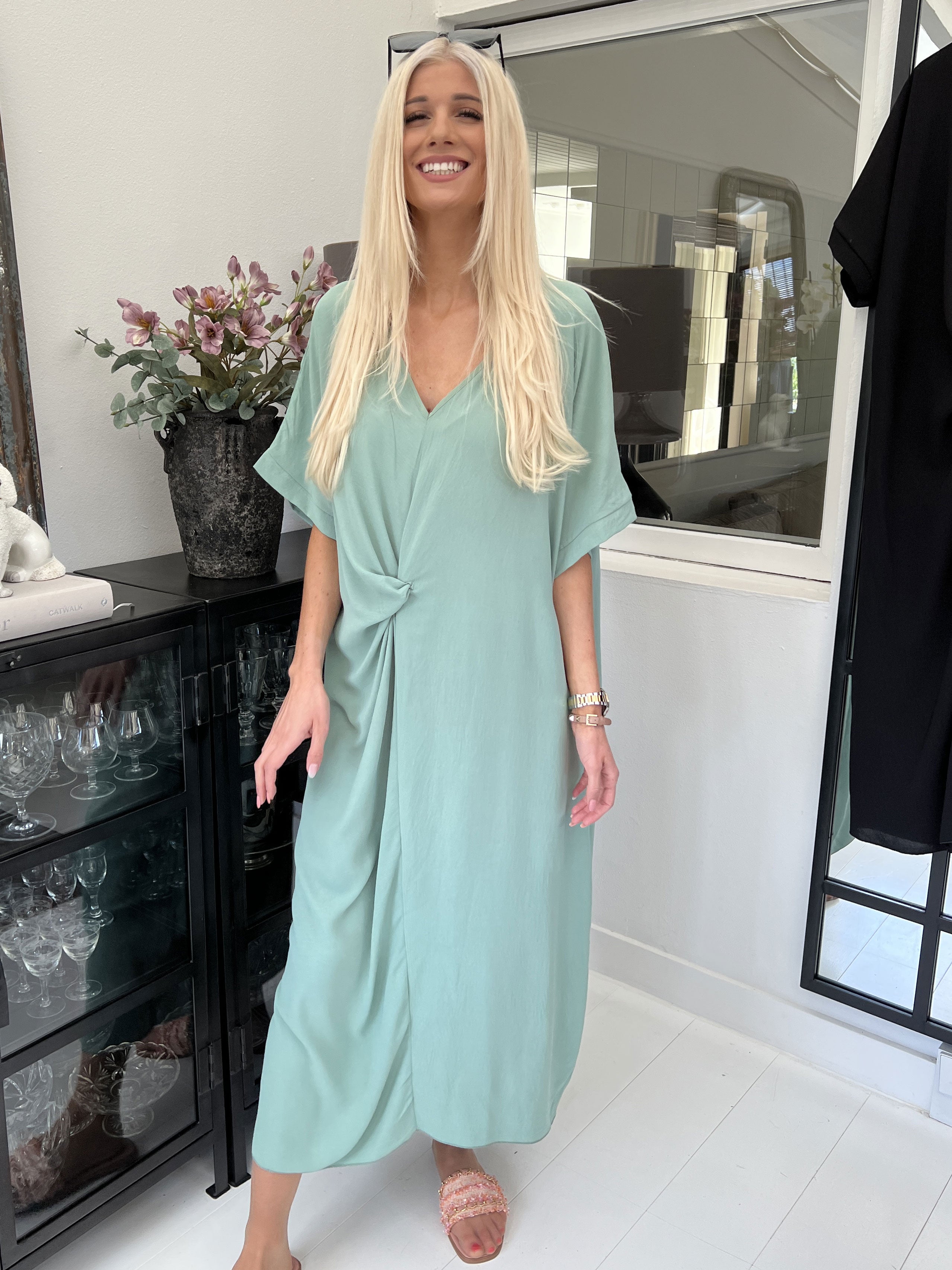 Zora - Kjole med knude foran