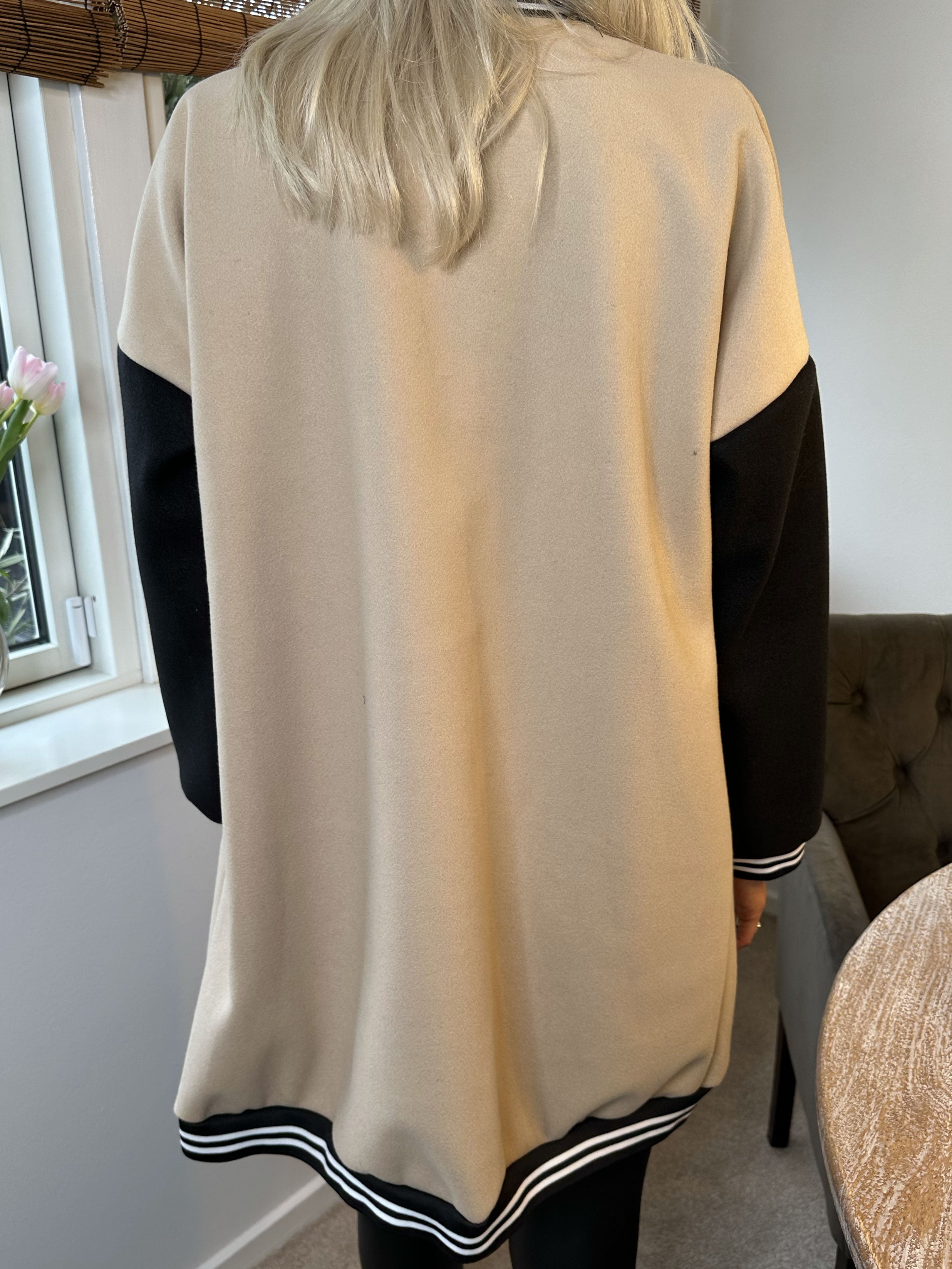 Andy - Fed lang college jakke med trykknapper