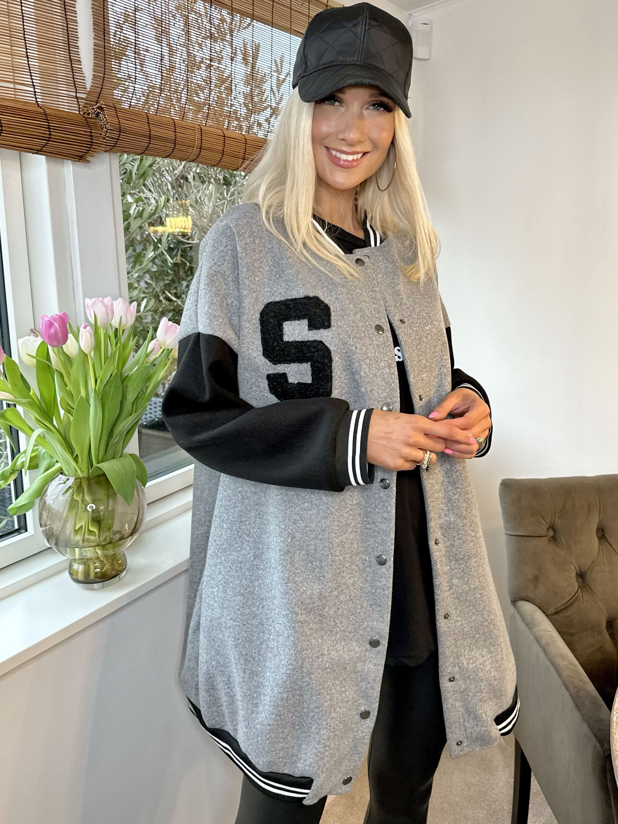 Andy - Fed lang college jakke med trykknapper