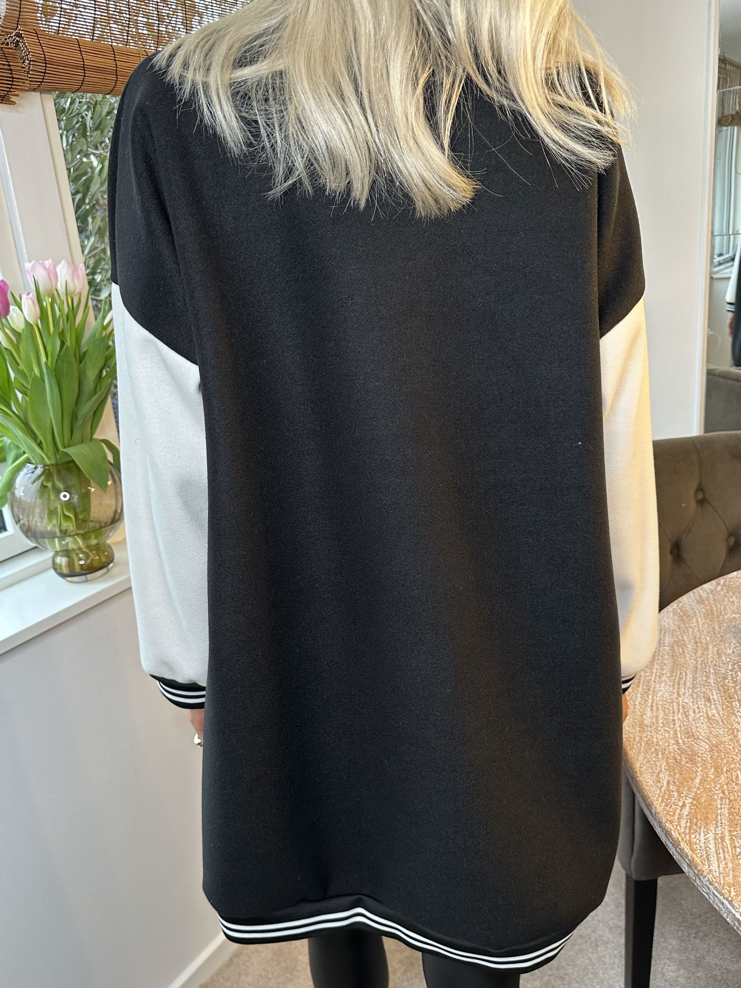 Andy - Fed lang college jakke med trykknapper