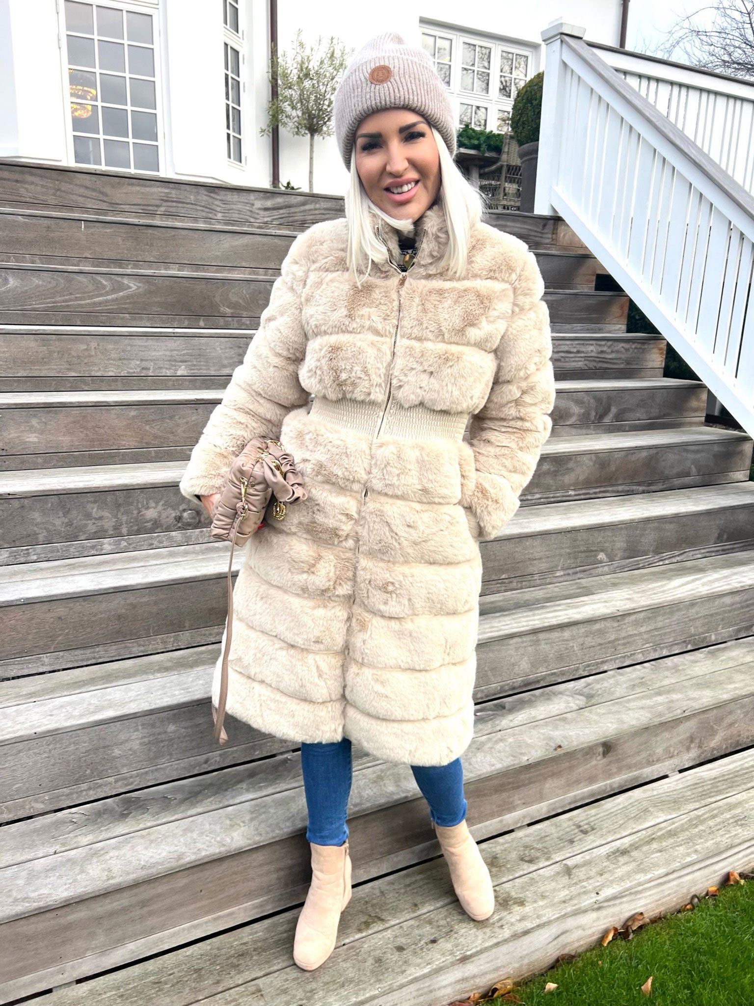 Darya - Fakefur jakke med elastik i taljen