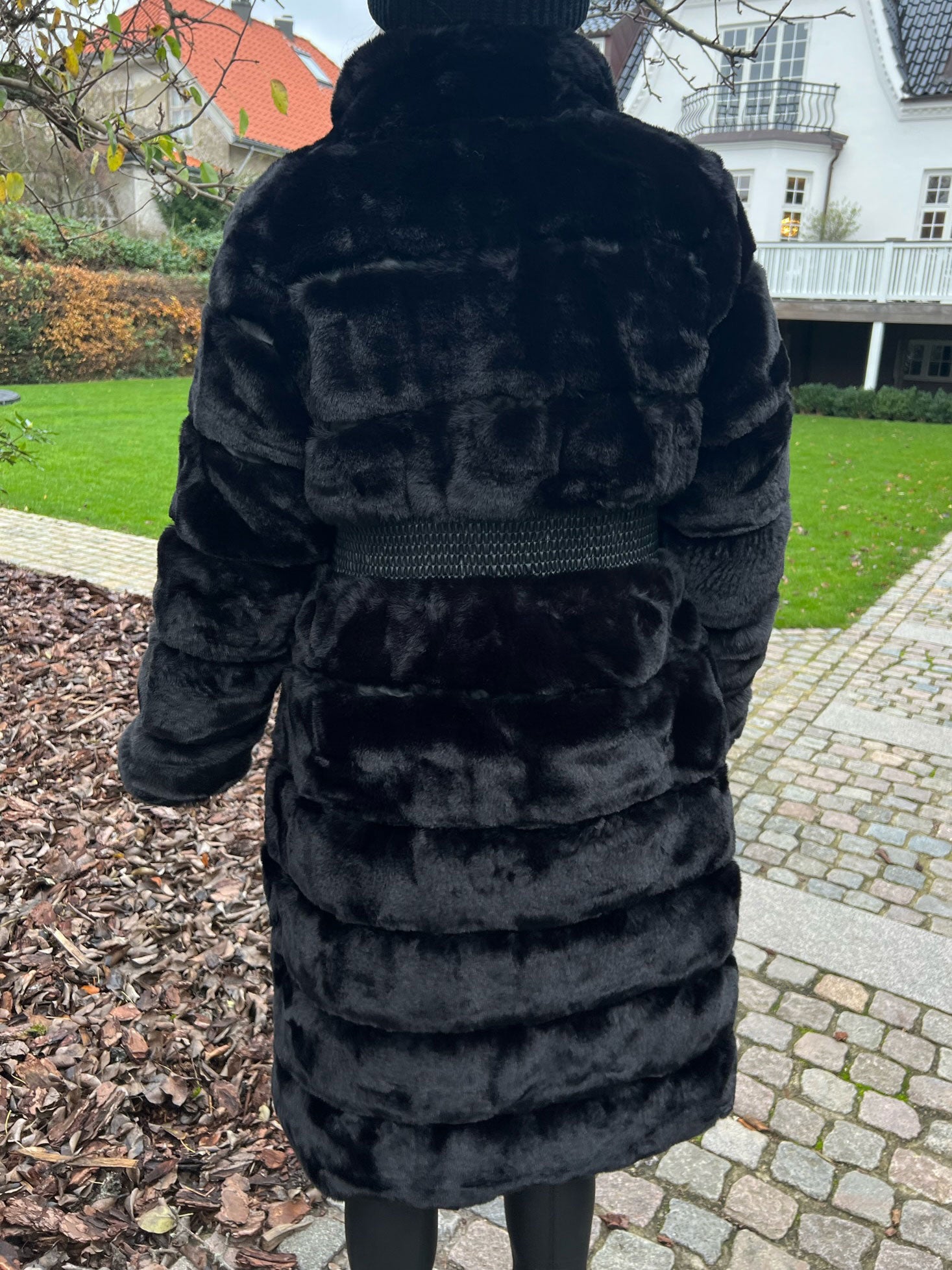 Darya - Fakefur jakke med elastik i taljen