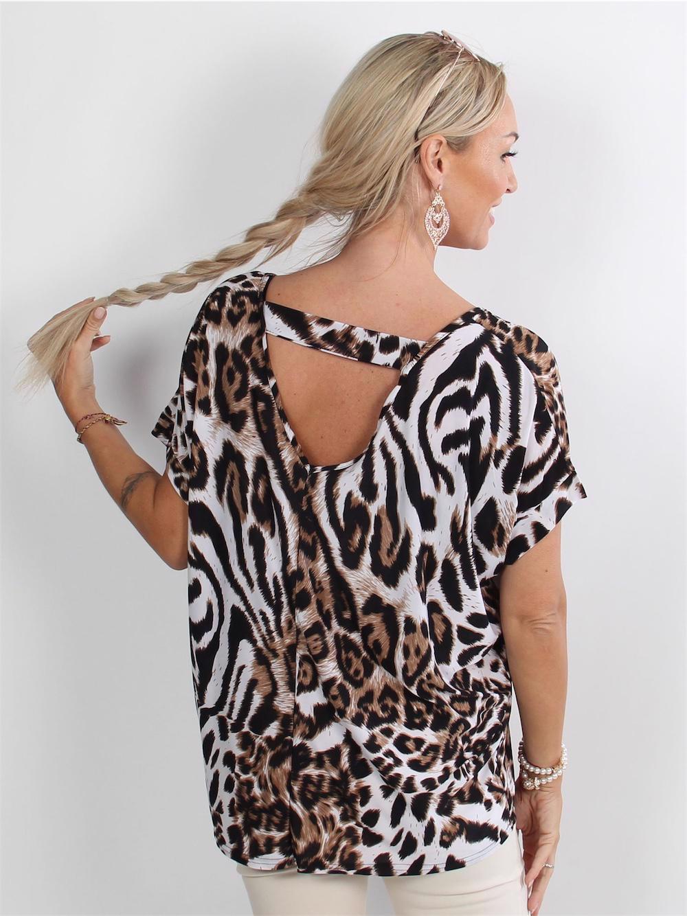 Elodie - Armygrøn t-shirt med lille V i ryggen