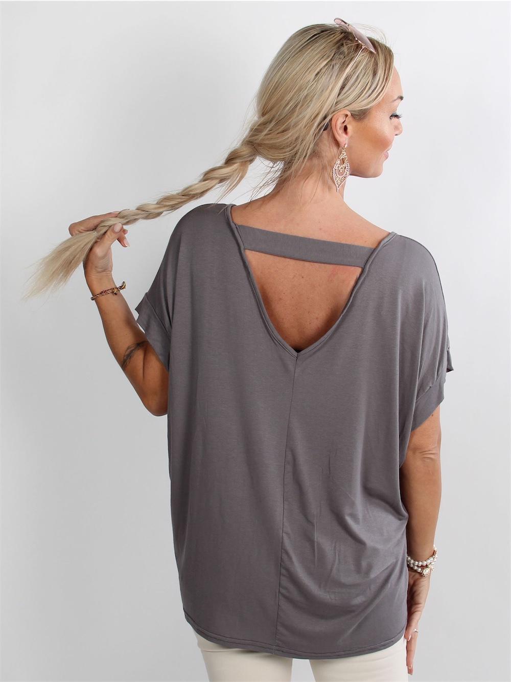 Elodie - Armygrøn t-shirt med lille V i ryggen