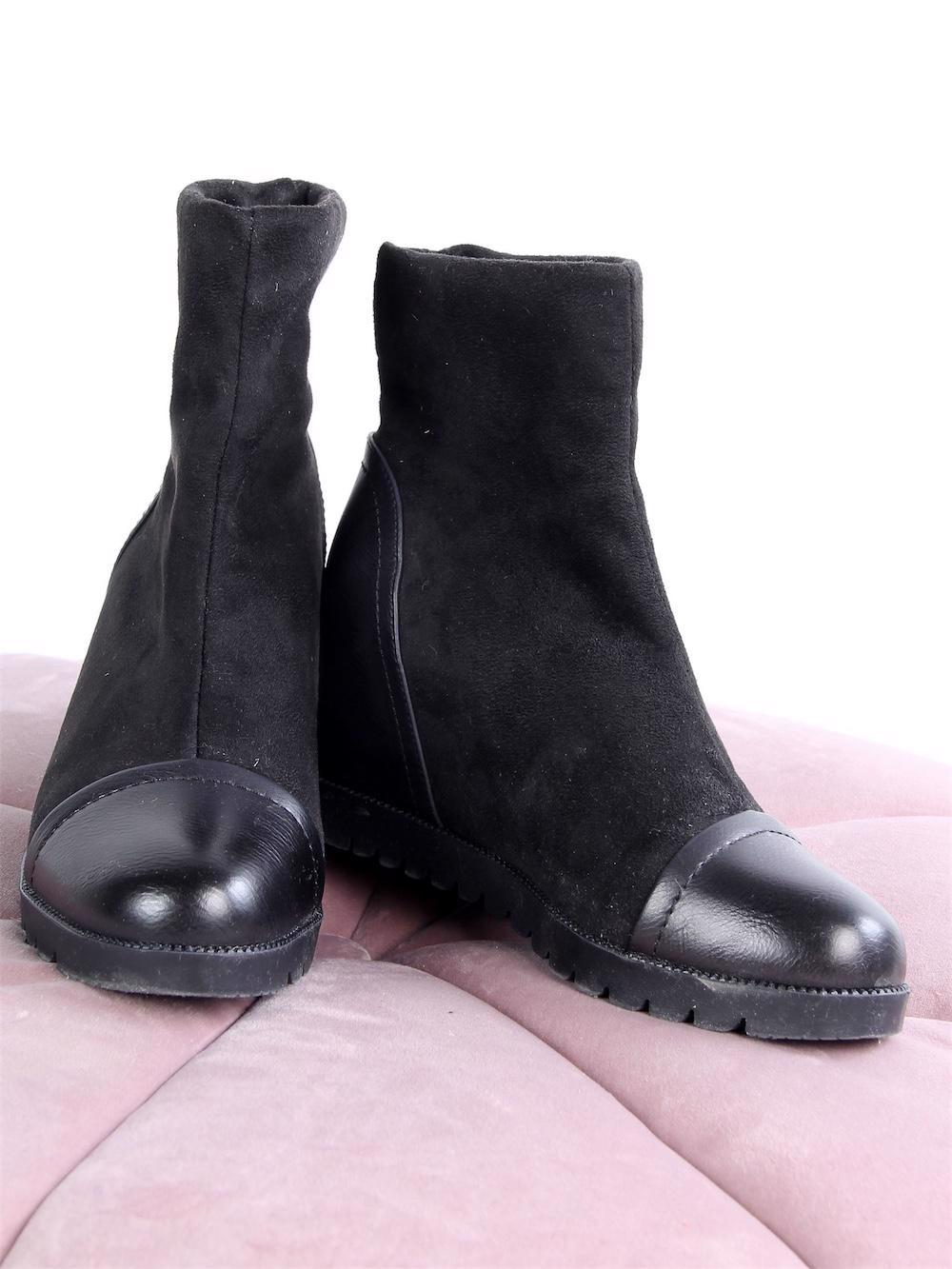 Giulia - Sorte kilehæles støvler med læderlook detaljer