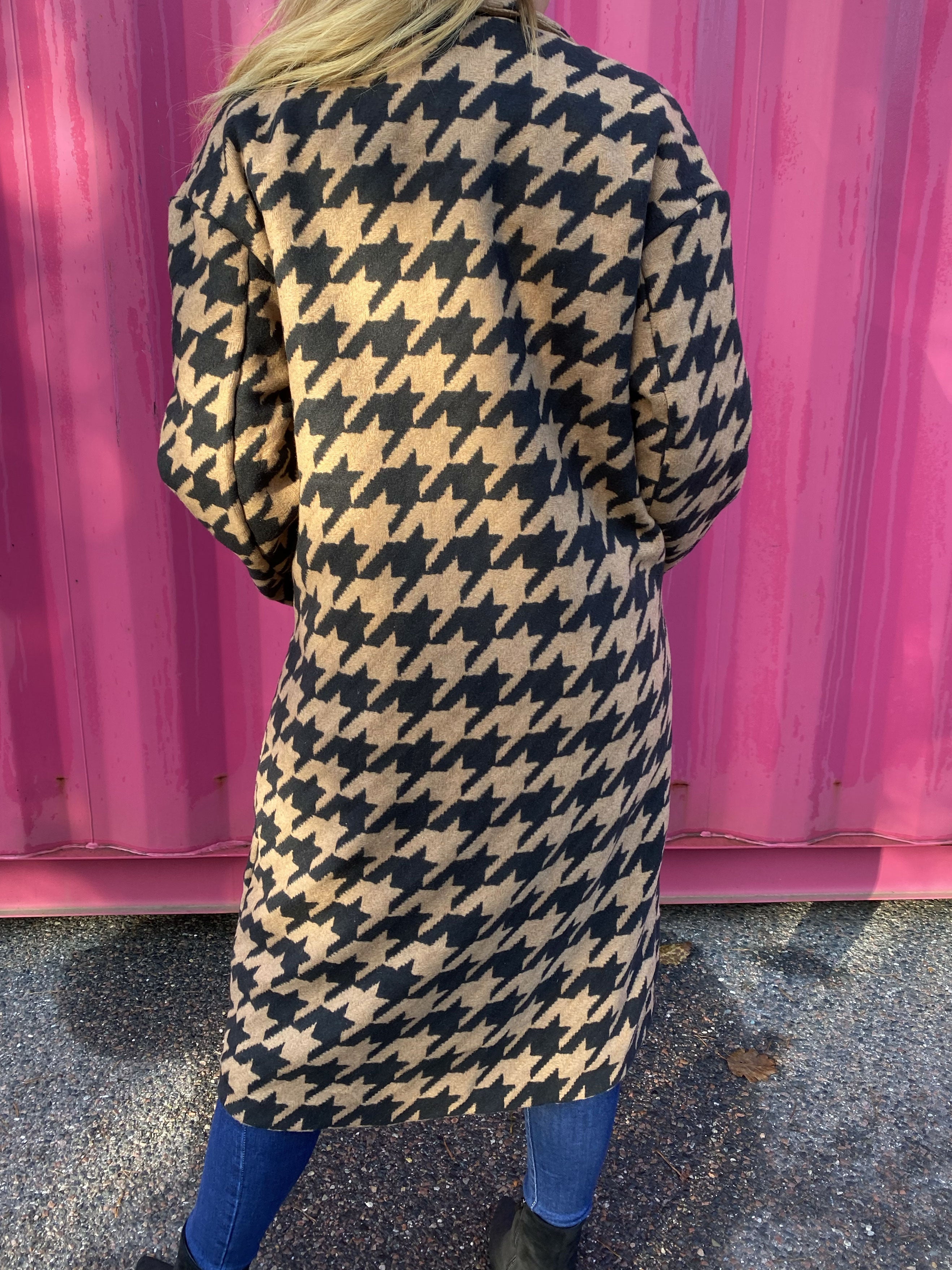 Kerry - Camelfarvet jakke i hanefjedstern