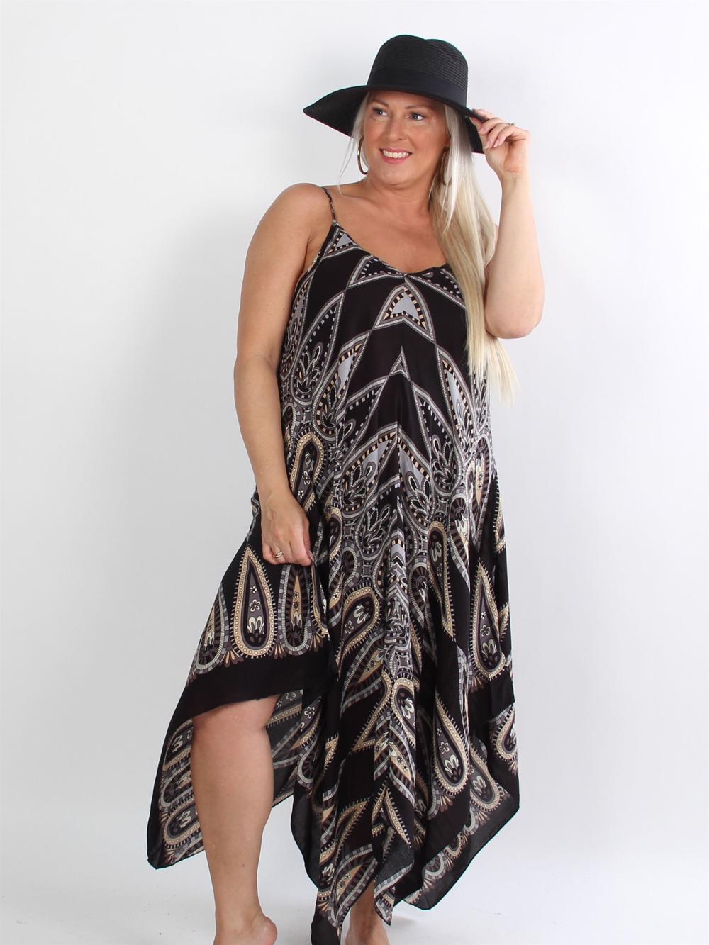 Madai - Sort lang kjole med mønster