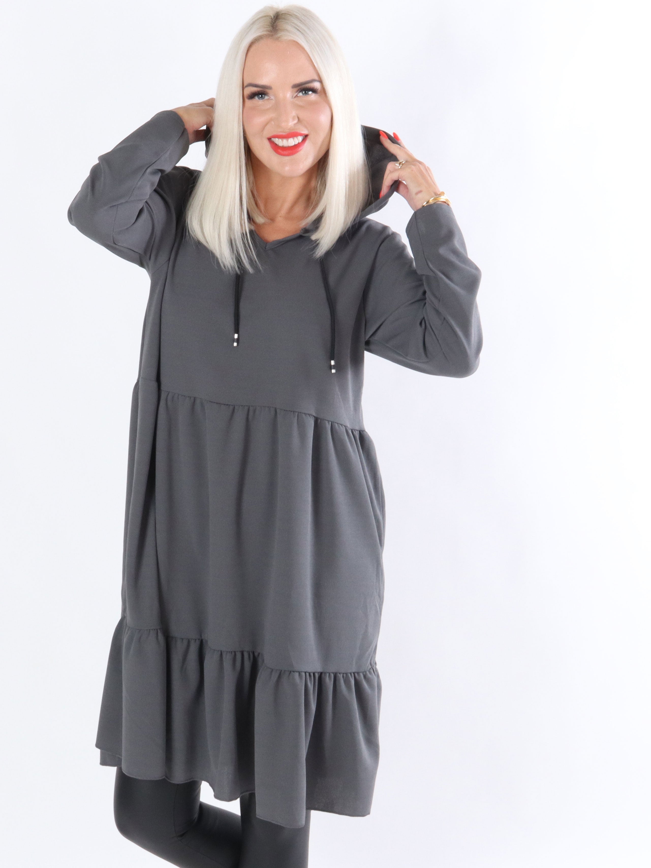 Marianna - Hoodie kjole med lag på lag look