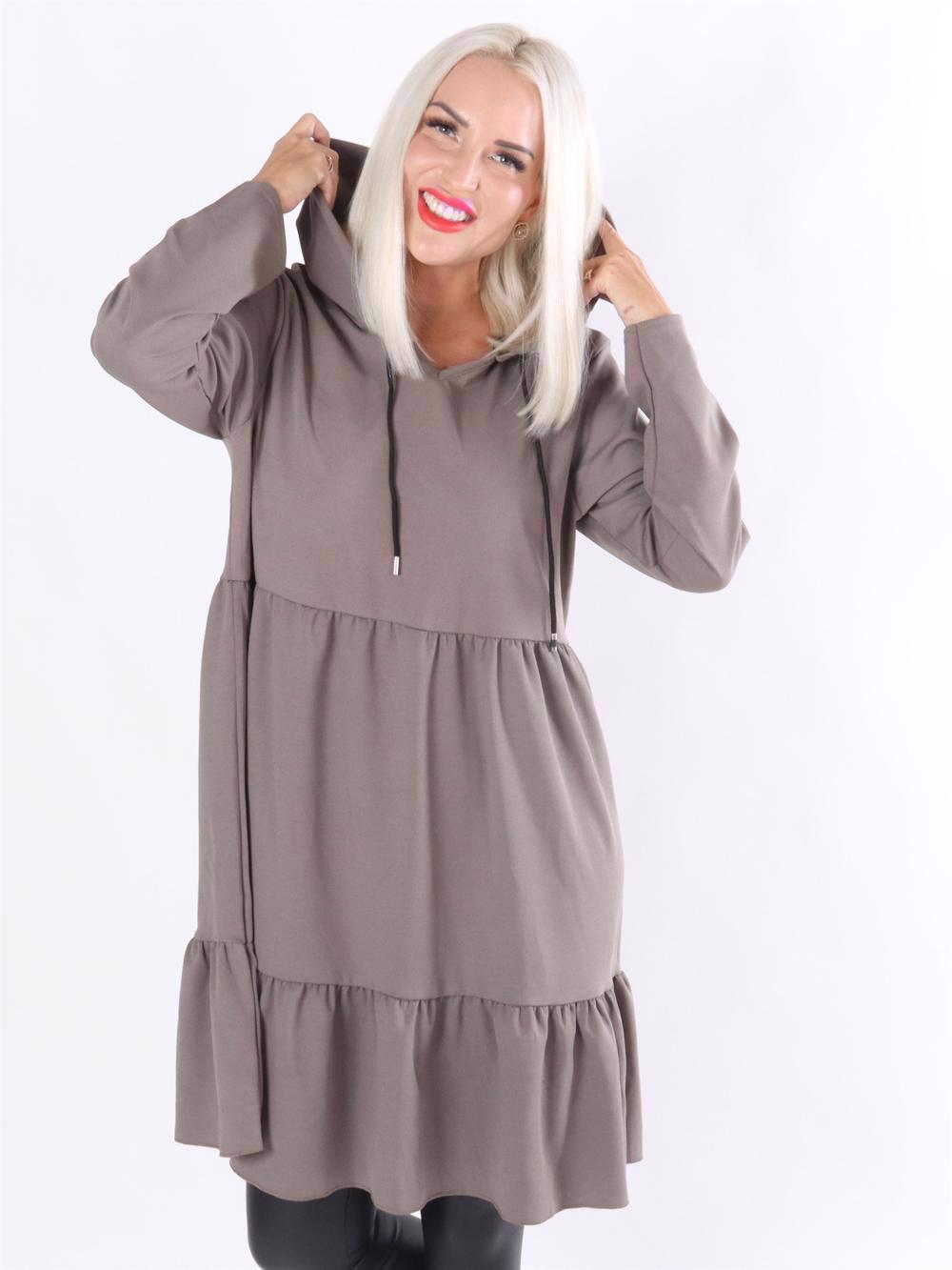 Marianna - Hoodie kjole med lag på lag look