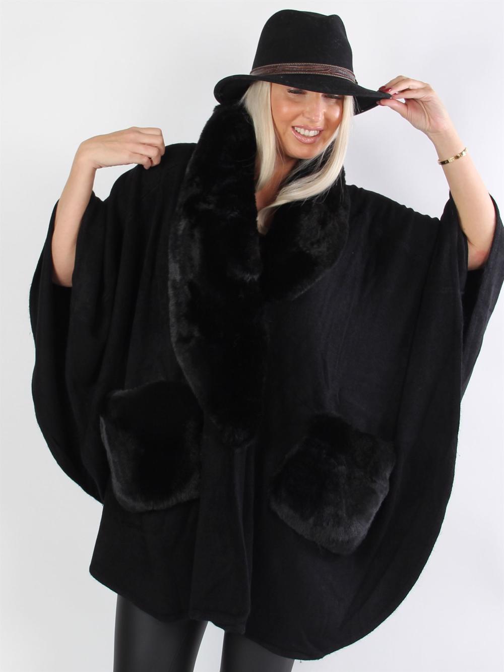 Milka - Sort cardigan med fake fur og store lommer