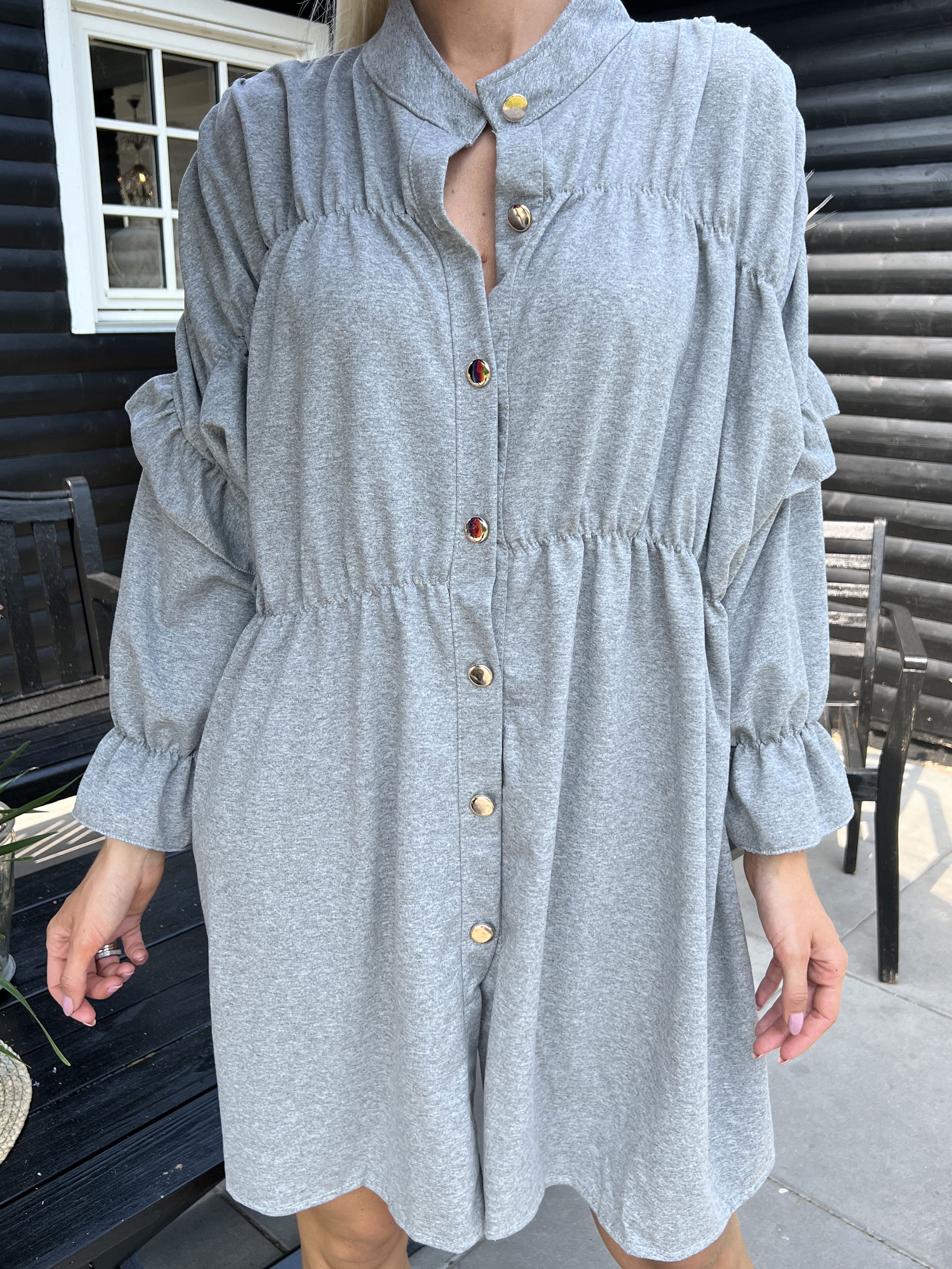 Monica Jersey - Sød joggingkjole med flæser