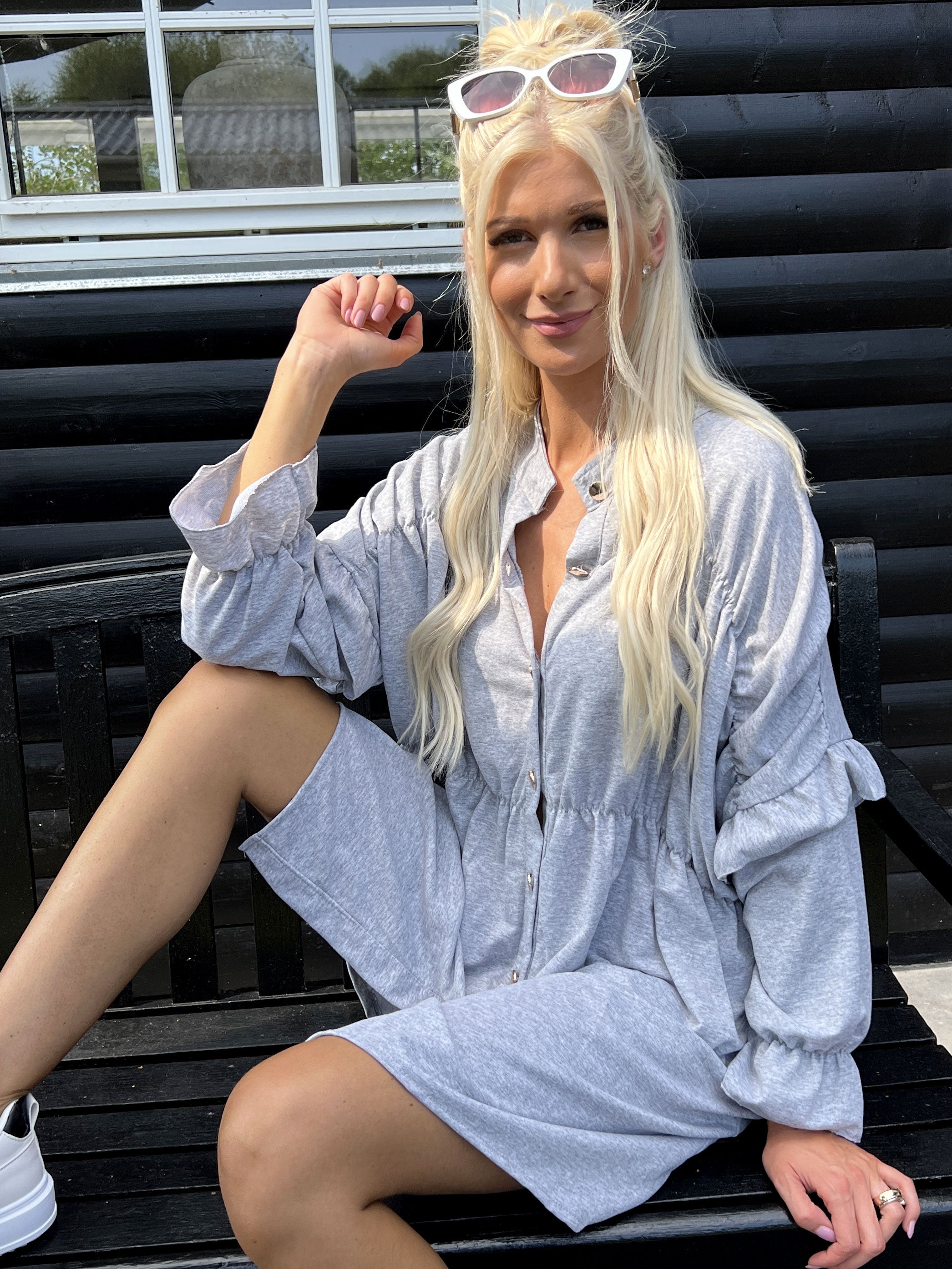 Monica Jersey - Sød joggingkjole med flæser