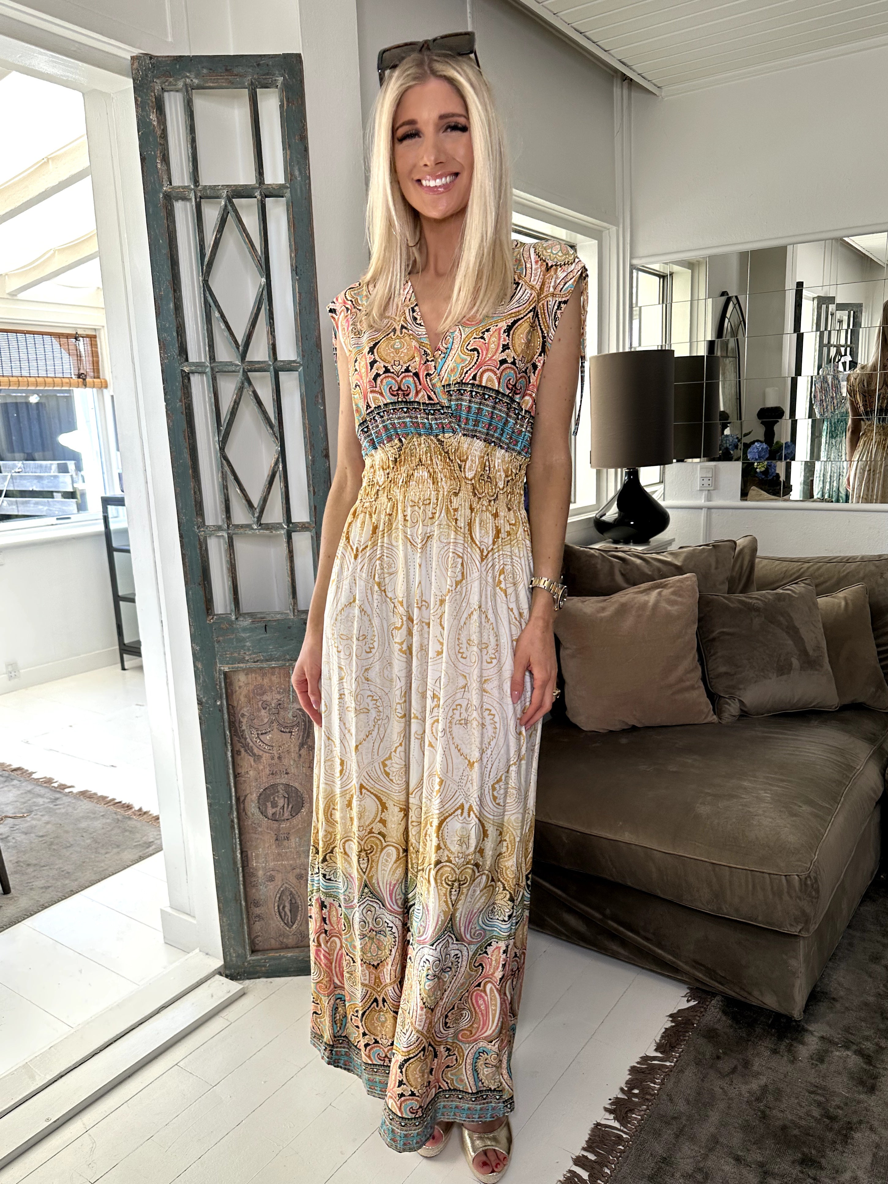 Pams Sleeveless - Lang elastisk kjole i krølfrit stof