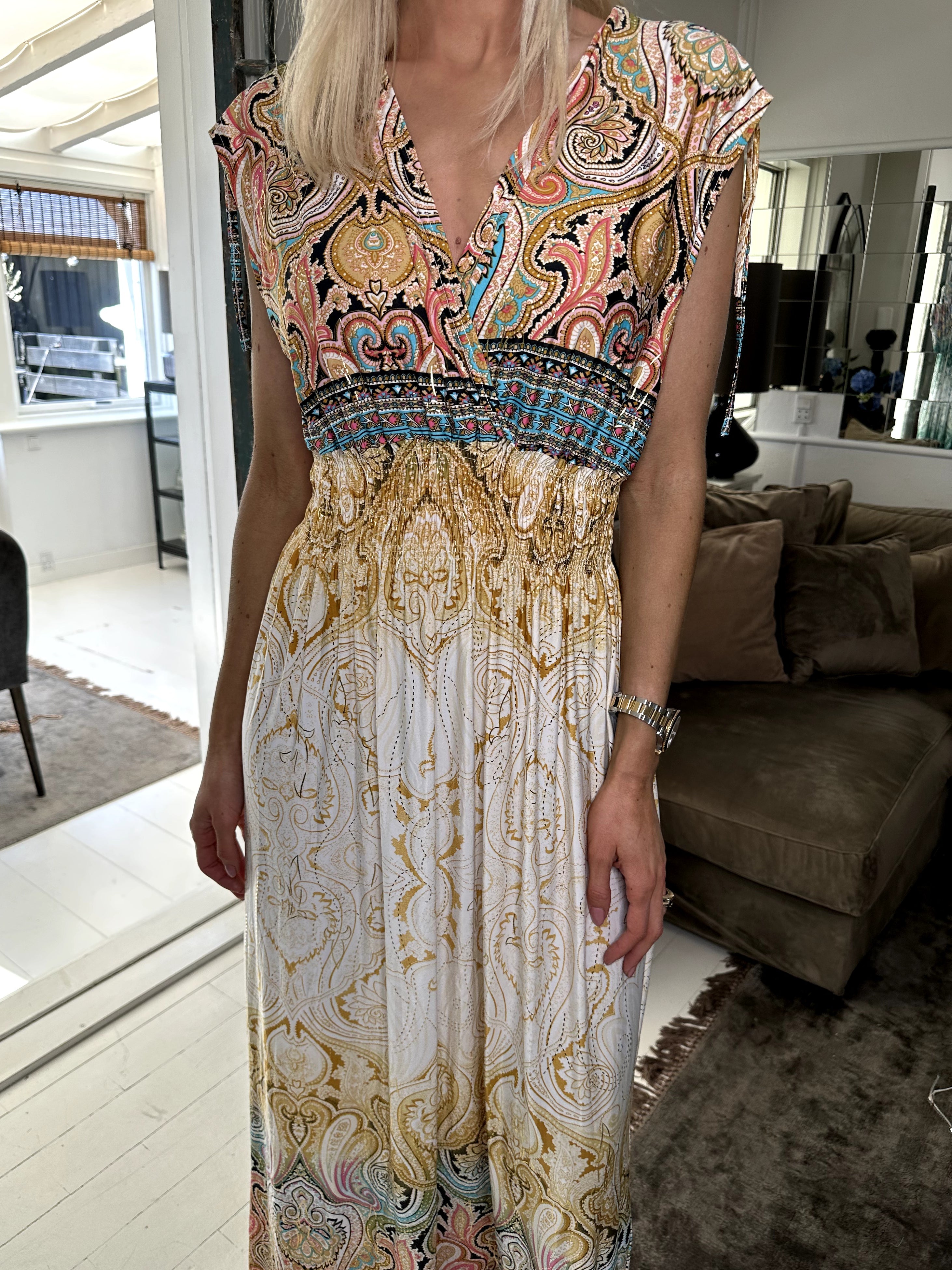 Pams Sleeveless - Lang elastisk kjole i krølfrit stof