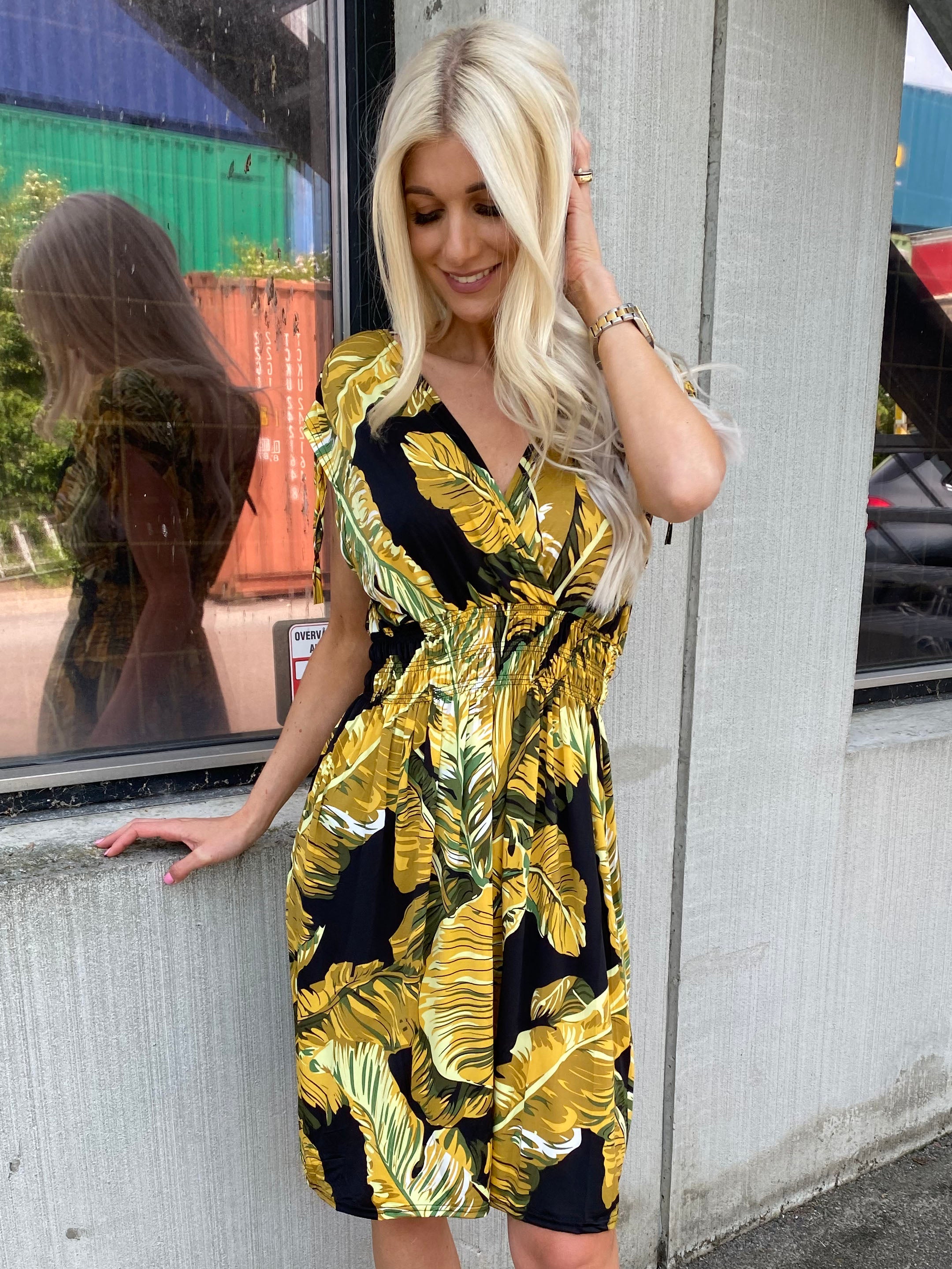 Pams Short - Kort elastisk kjole i krølfrit stof