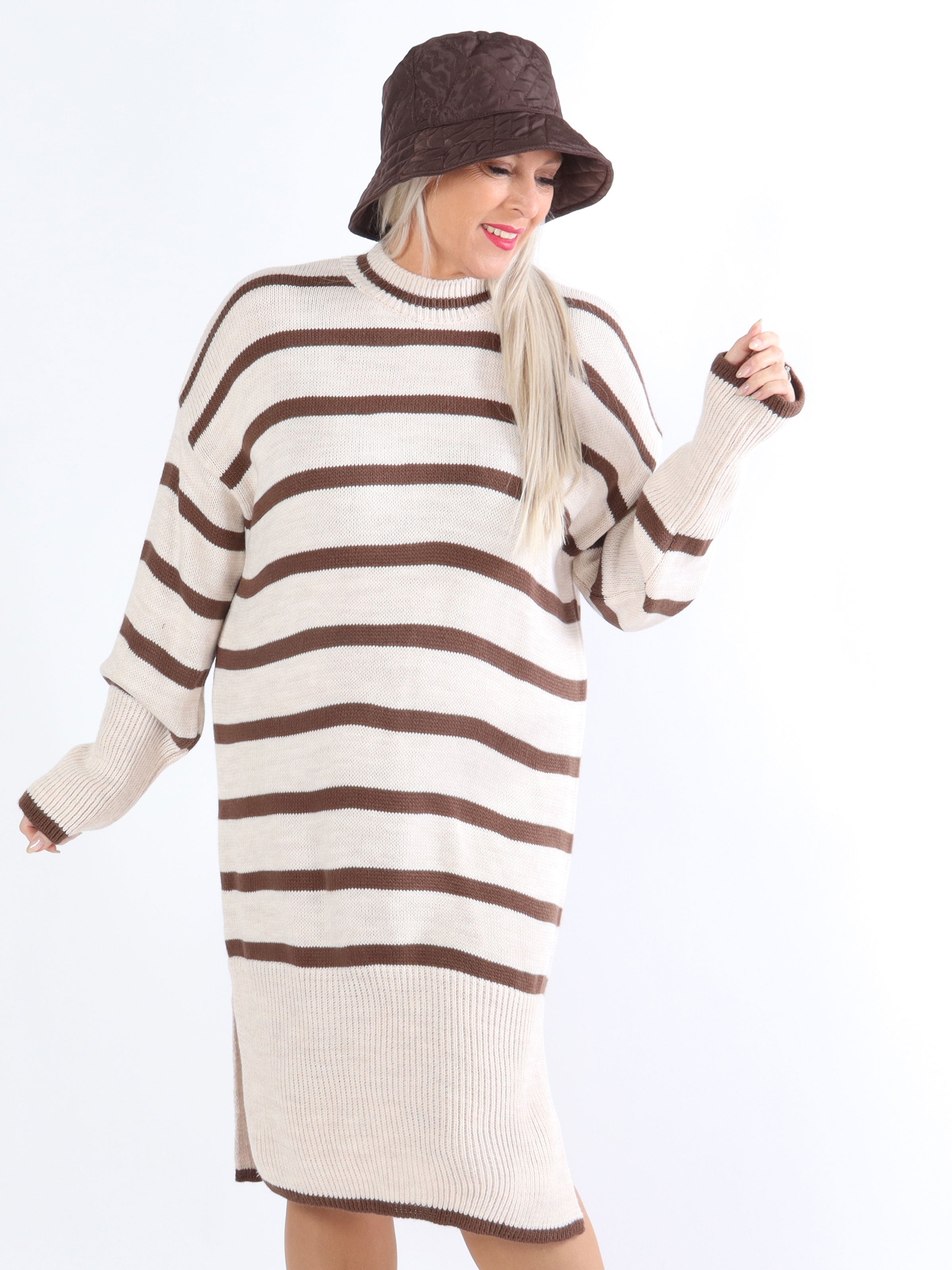 Safiya - Plus size strikkjole med striber