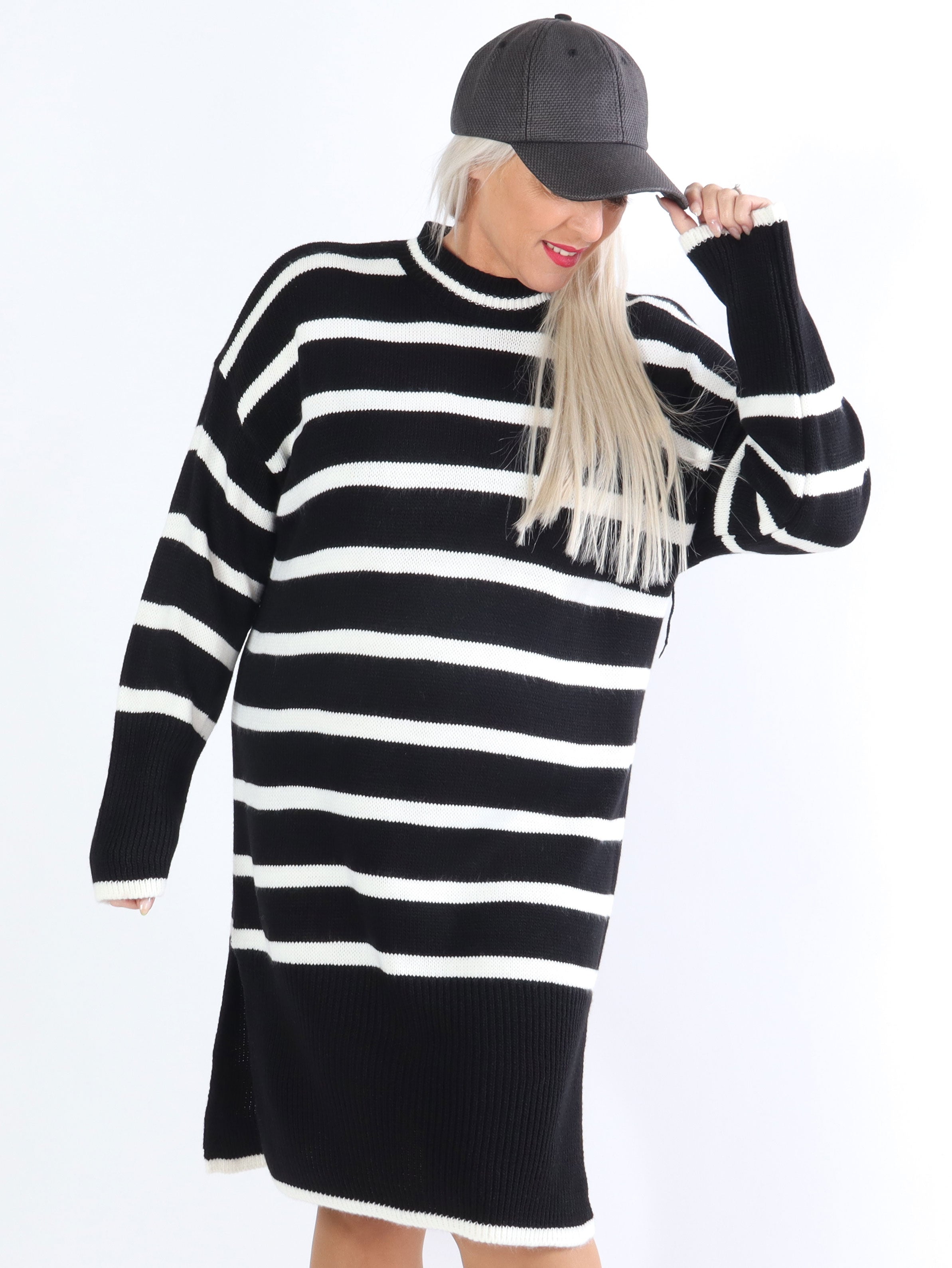 Safiya - Plus size strikkjole med striber