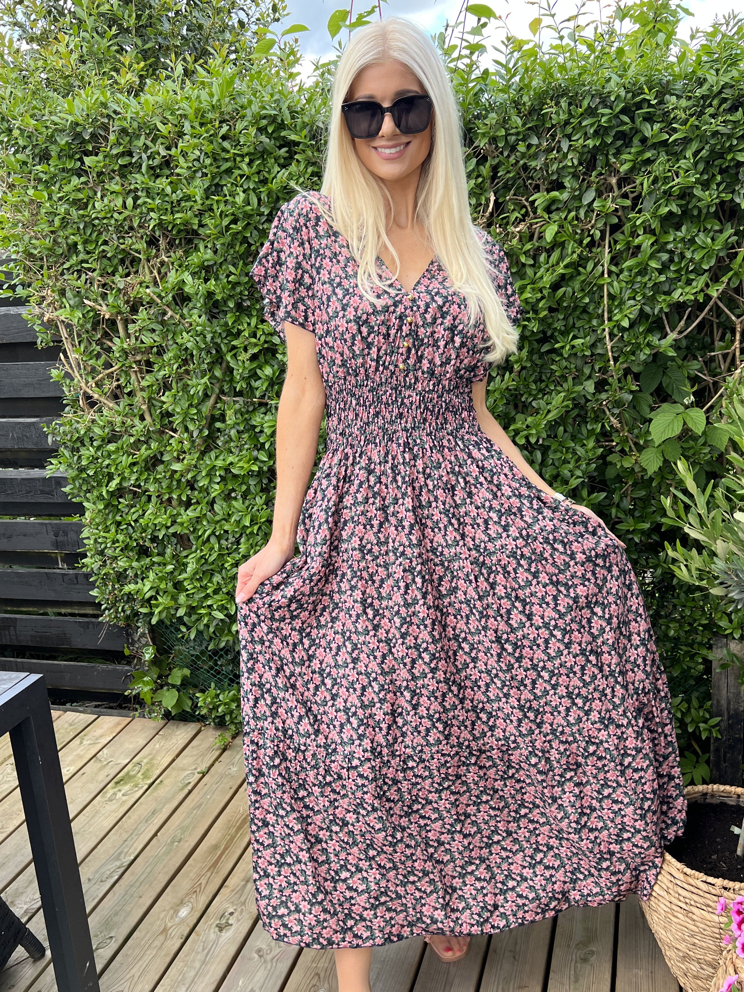 Saline - Sommerkjole med farverige blomster