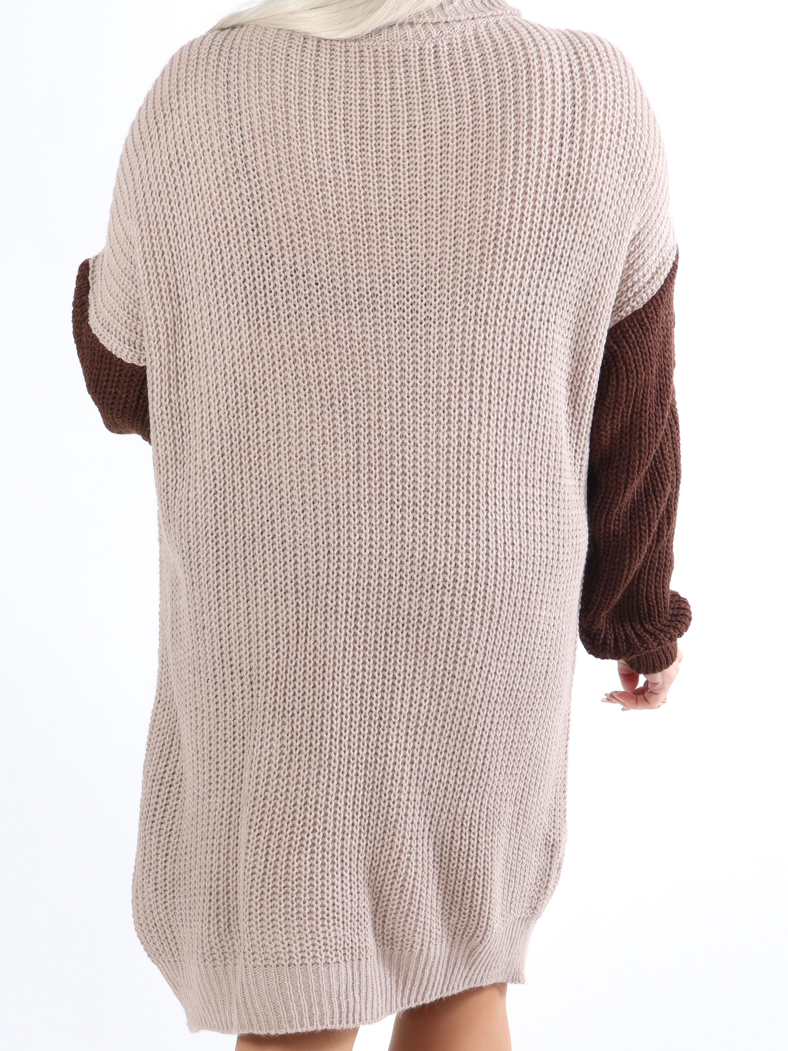 Tenna - Tofarvet plus size kjole i kabelstrik