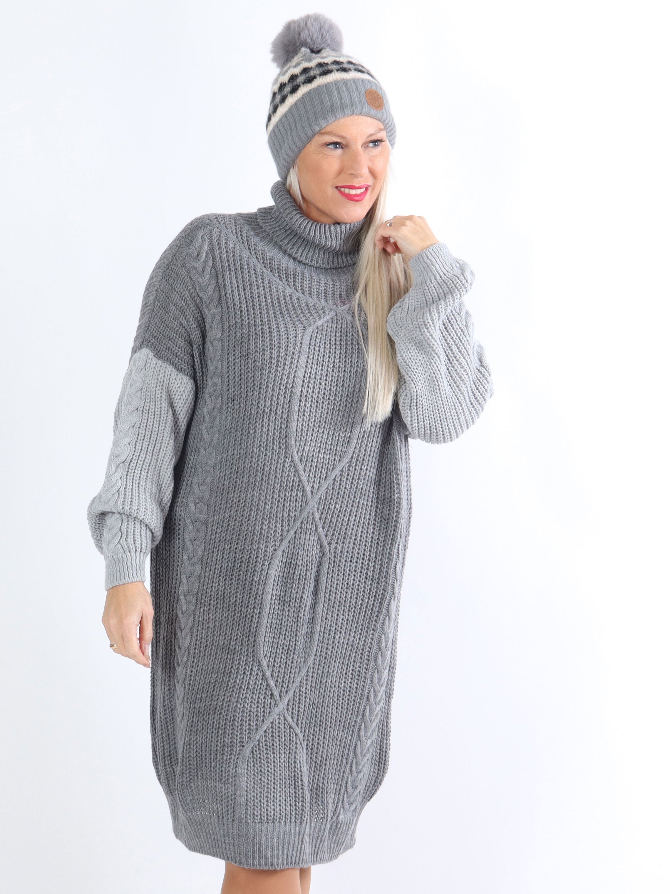 Tenna - Tofarvet plus size kjole i kabelstrik