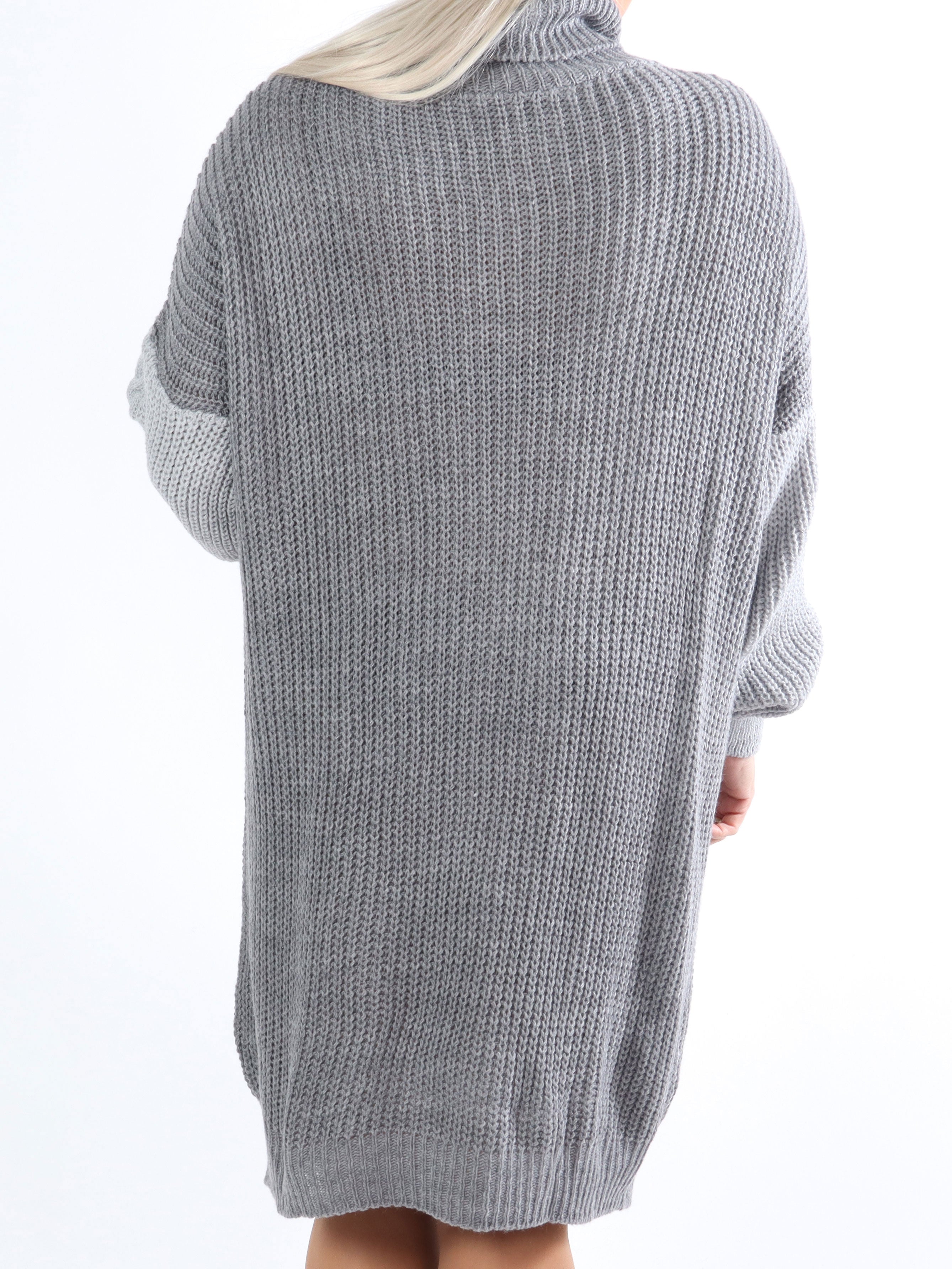 Tenna - Tofarvet plus size kjole i kabelstrik