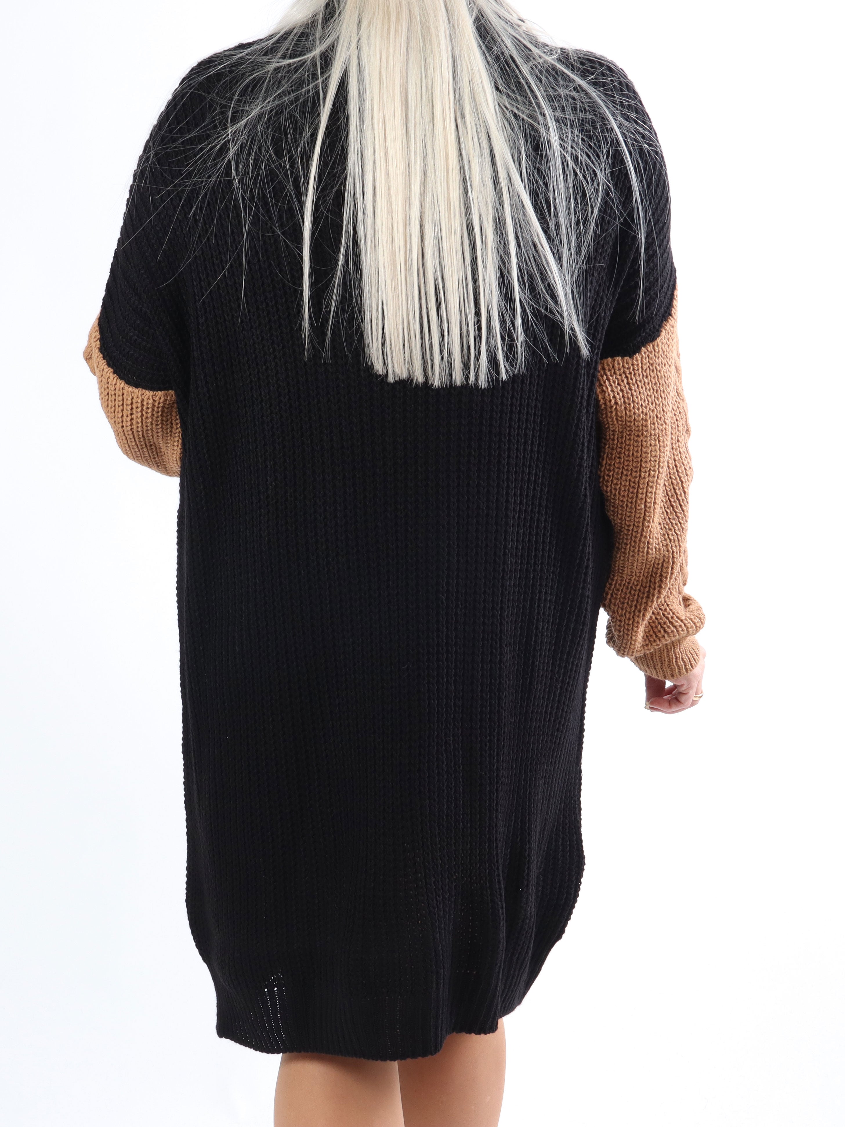 Tenna - Tofarvet plus size kjole i kabelstrik