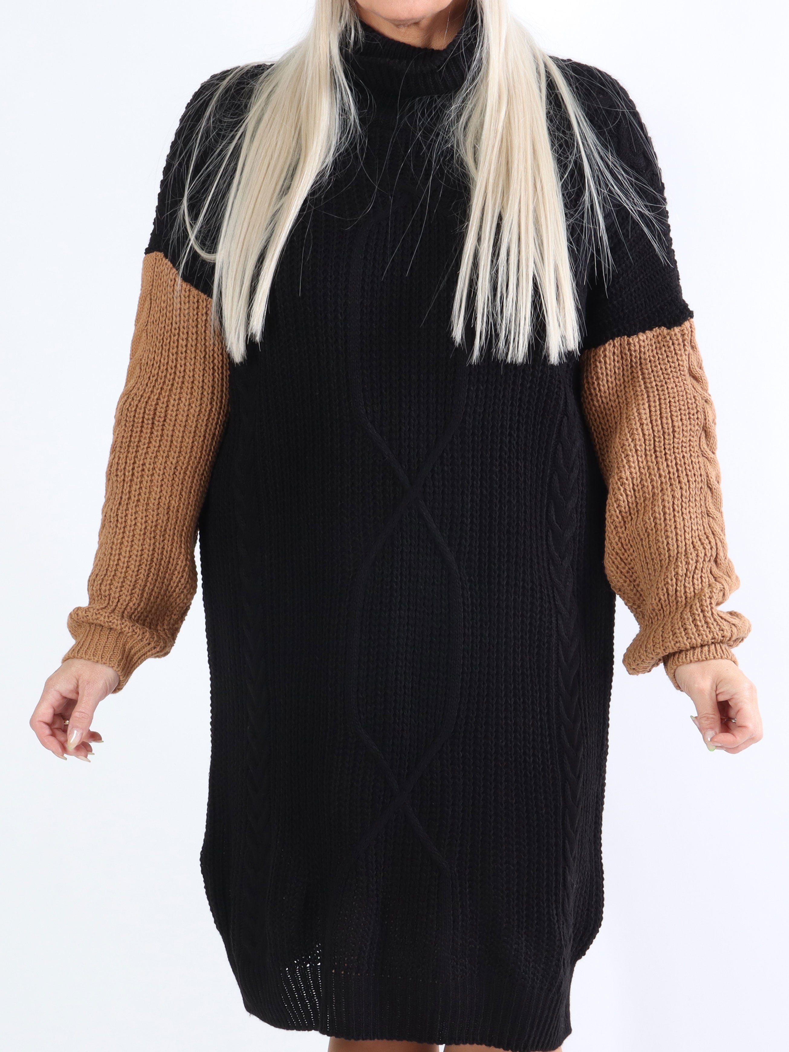 Tenna - Tofarvet plus size kjole i kabelstrik