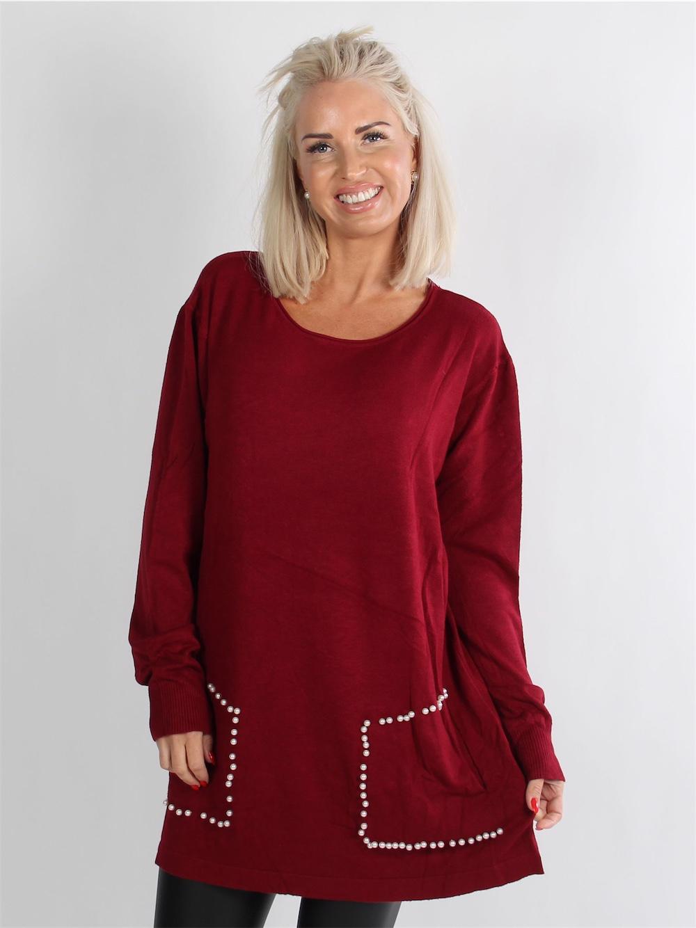 Toscara - Sort langærmet strikbluse med lommer omridset af hvide perler