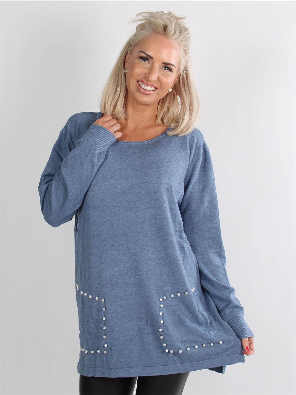 Toscara - Sort langærmet strikbluse med lommer omridset af hvide perler