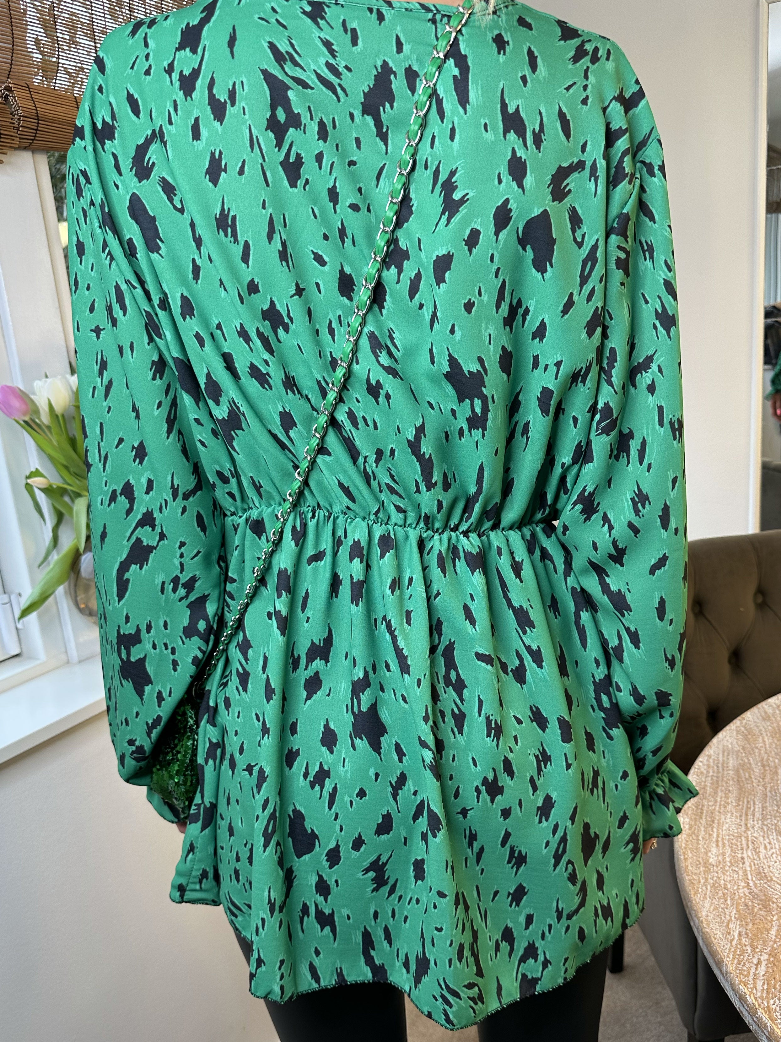 Yda - Sød mønstret bluse med elastik i taljen