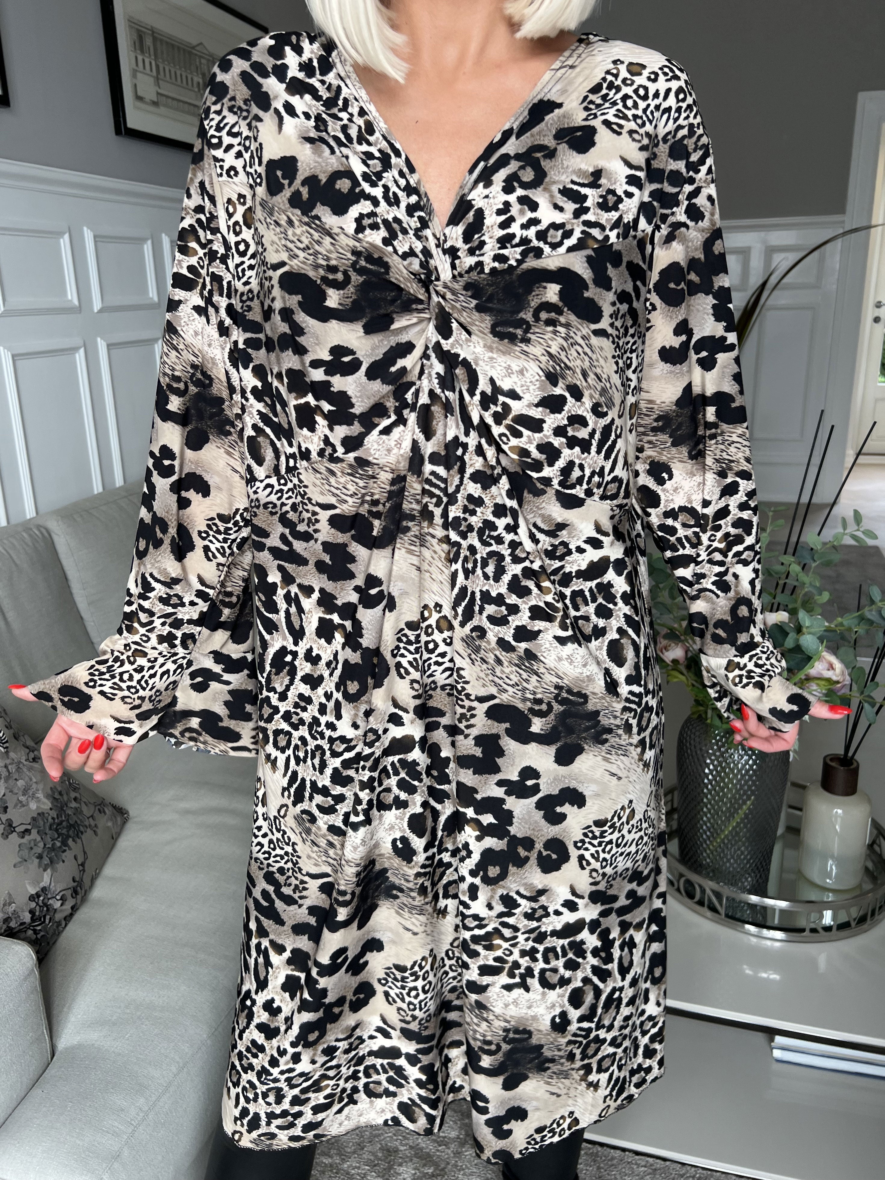 Zaida - Elastisk kjole med knude ved brystet